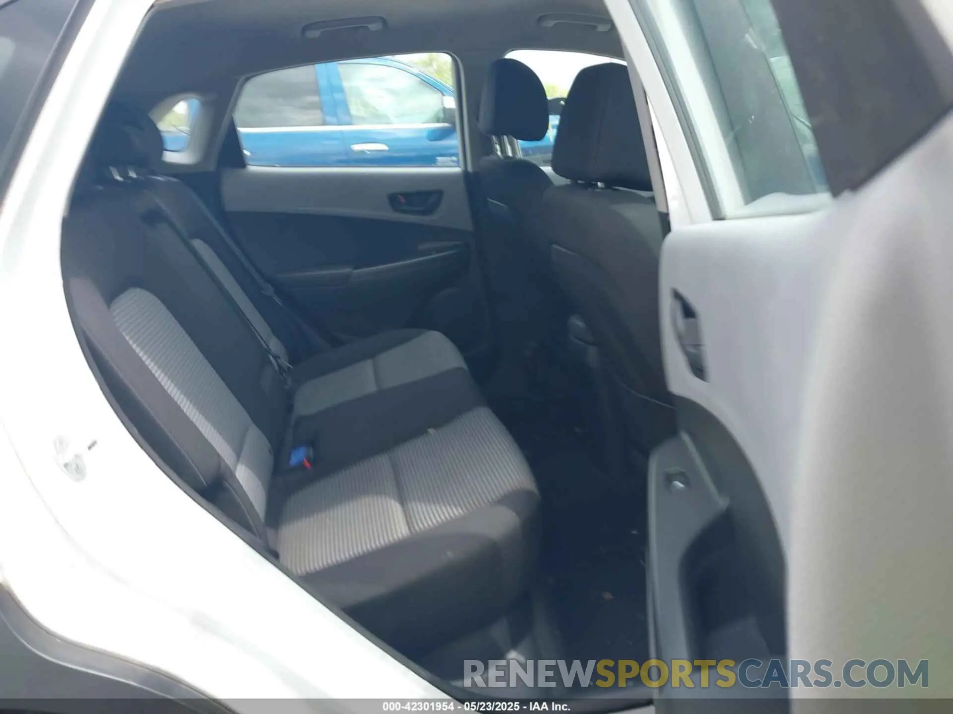 8 Photograph of a damaged car KM8K1CAA8LU443892 HYUNDAI KONA 2020