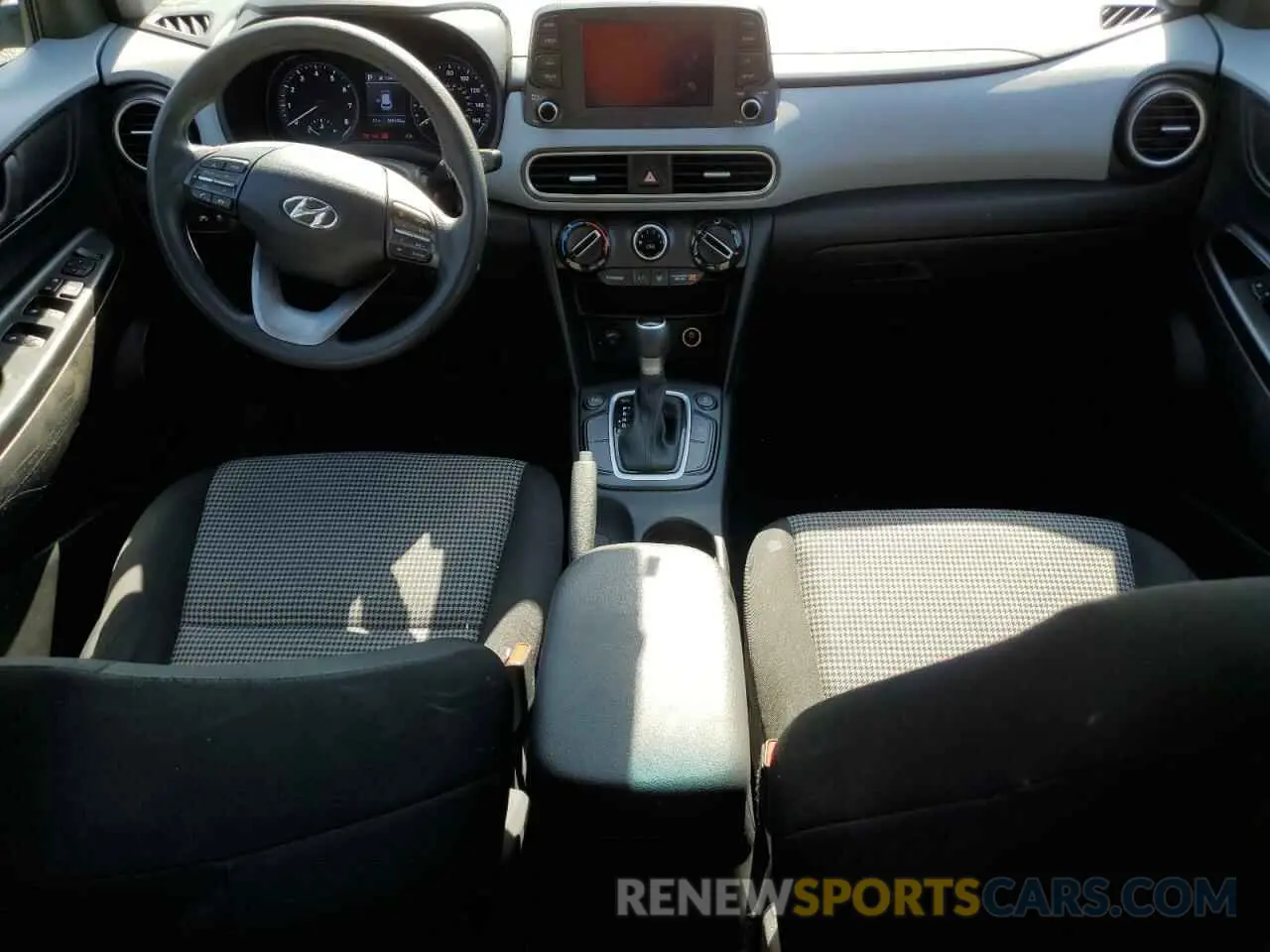 8 Photograph of a damaged car KM8K1CAA8LU466816 HYUNDAI KONA 2020