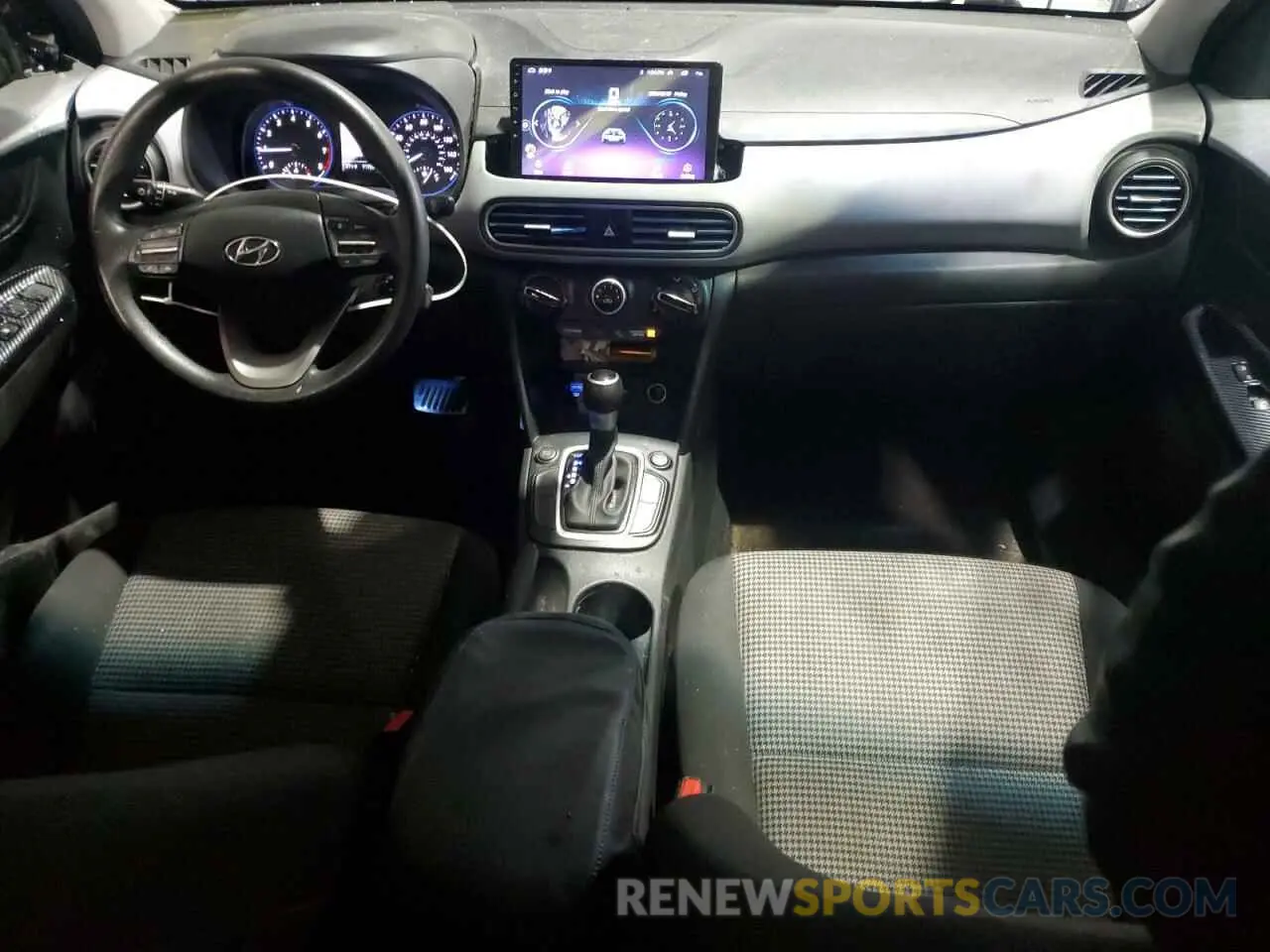 8 Photograph of a damaged car KM8K1CAA8LU472809 HYUNDAI KONA 2020