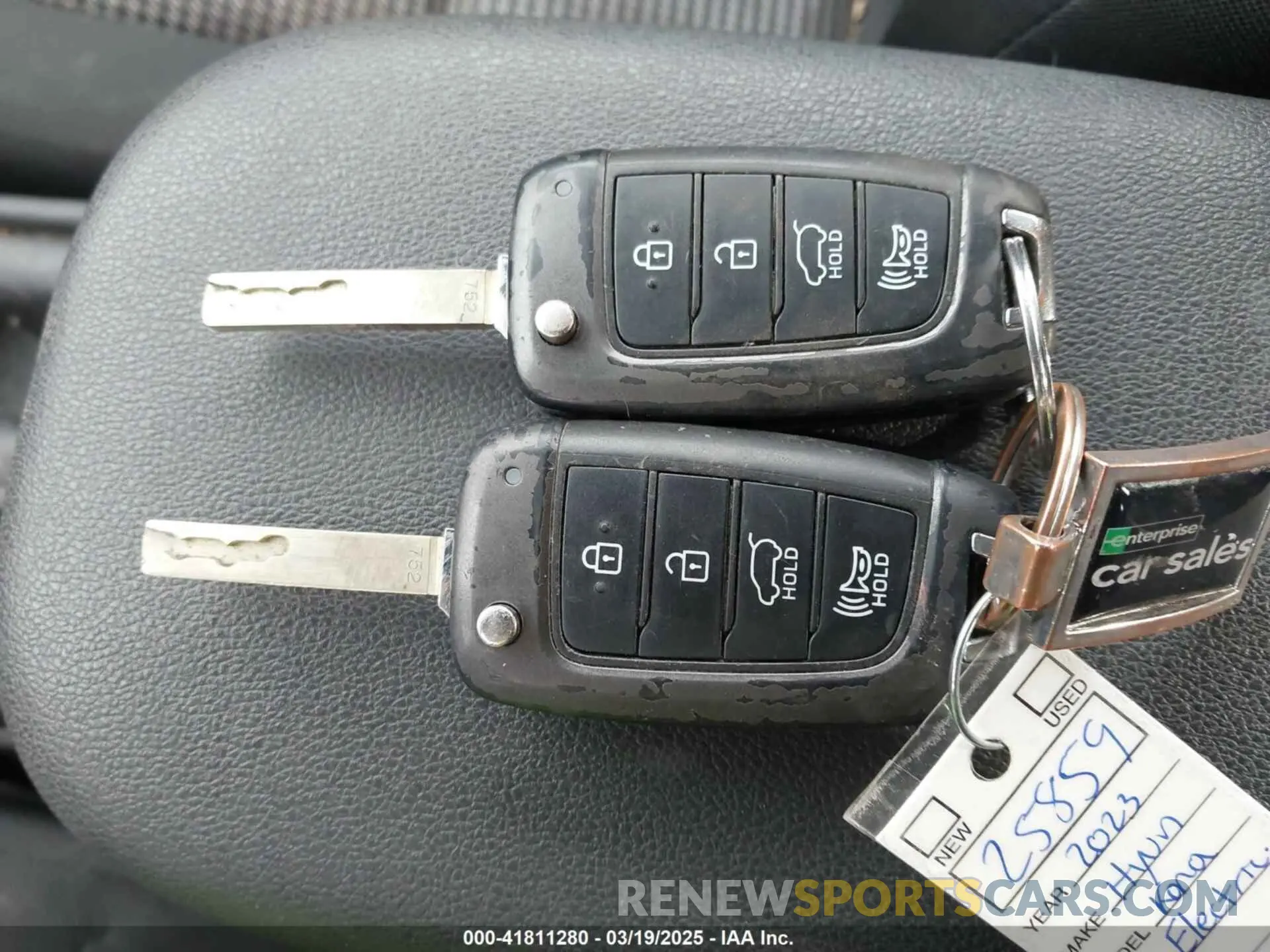 11 Photograph of a damaged car KM8K1CAA8LU506649 HYUNDAI KONA 2020