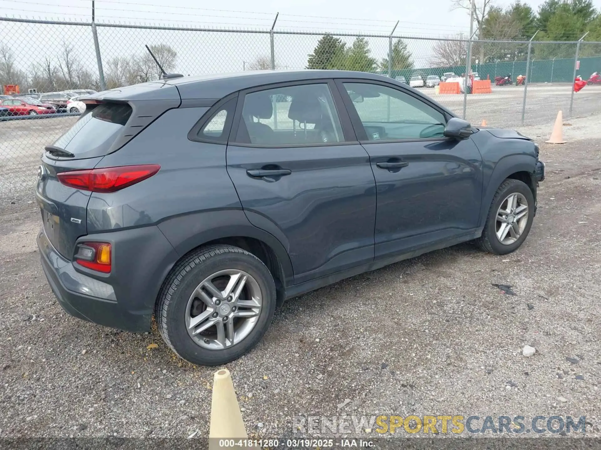4 Photograph of a damaged car KM8K1CAA8LU506649 HYUNDAI KONA 2020