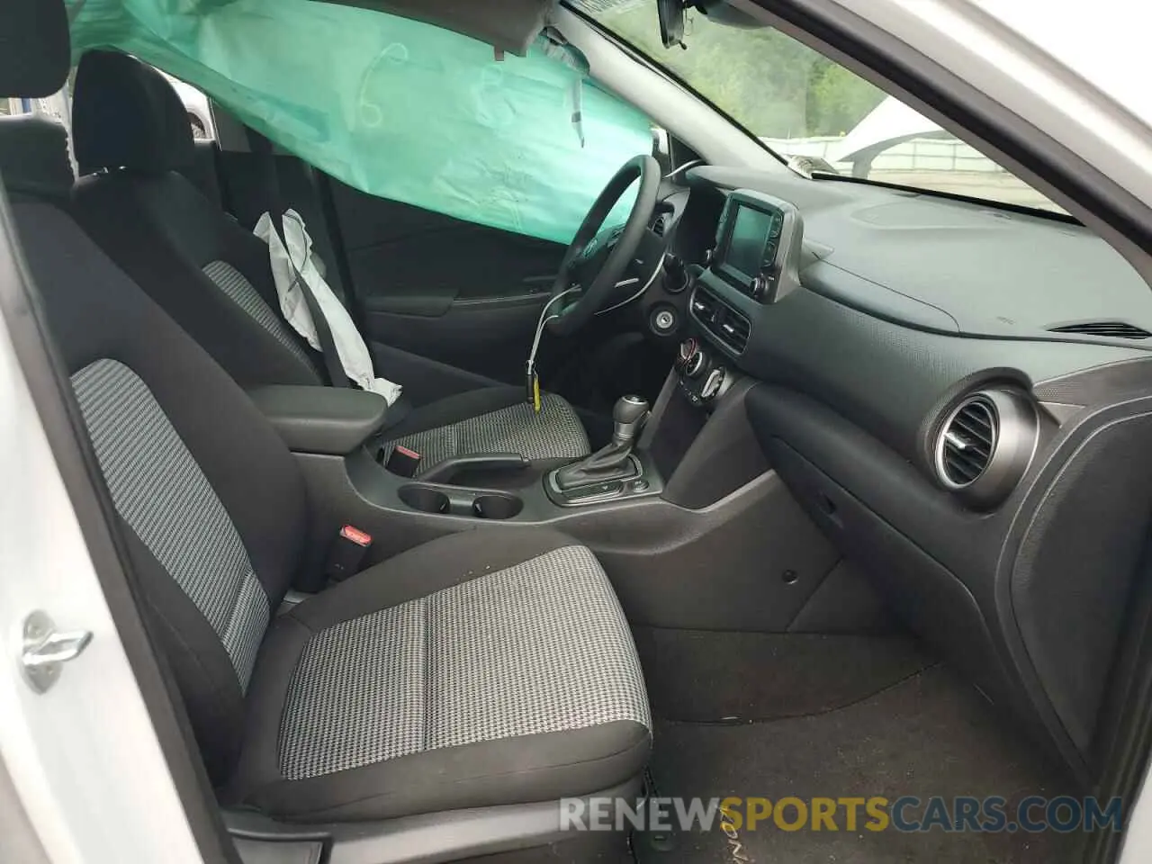 7 Photograph of a damaged car KM8K1CAAXLU402616 HYUNDAI KONA 2020