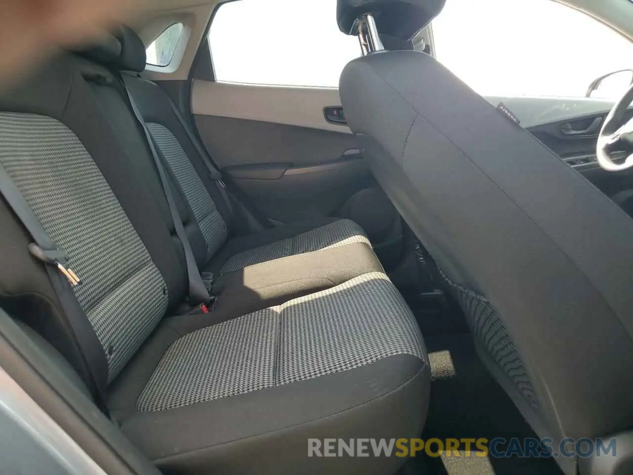 10 Photograph of a damaged car KM8K1CAAXLU487960 HYUNDAI KONA 2020