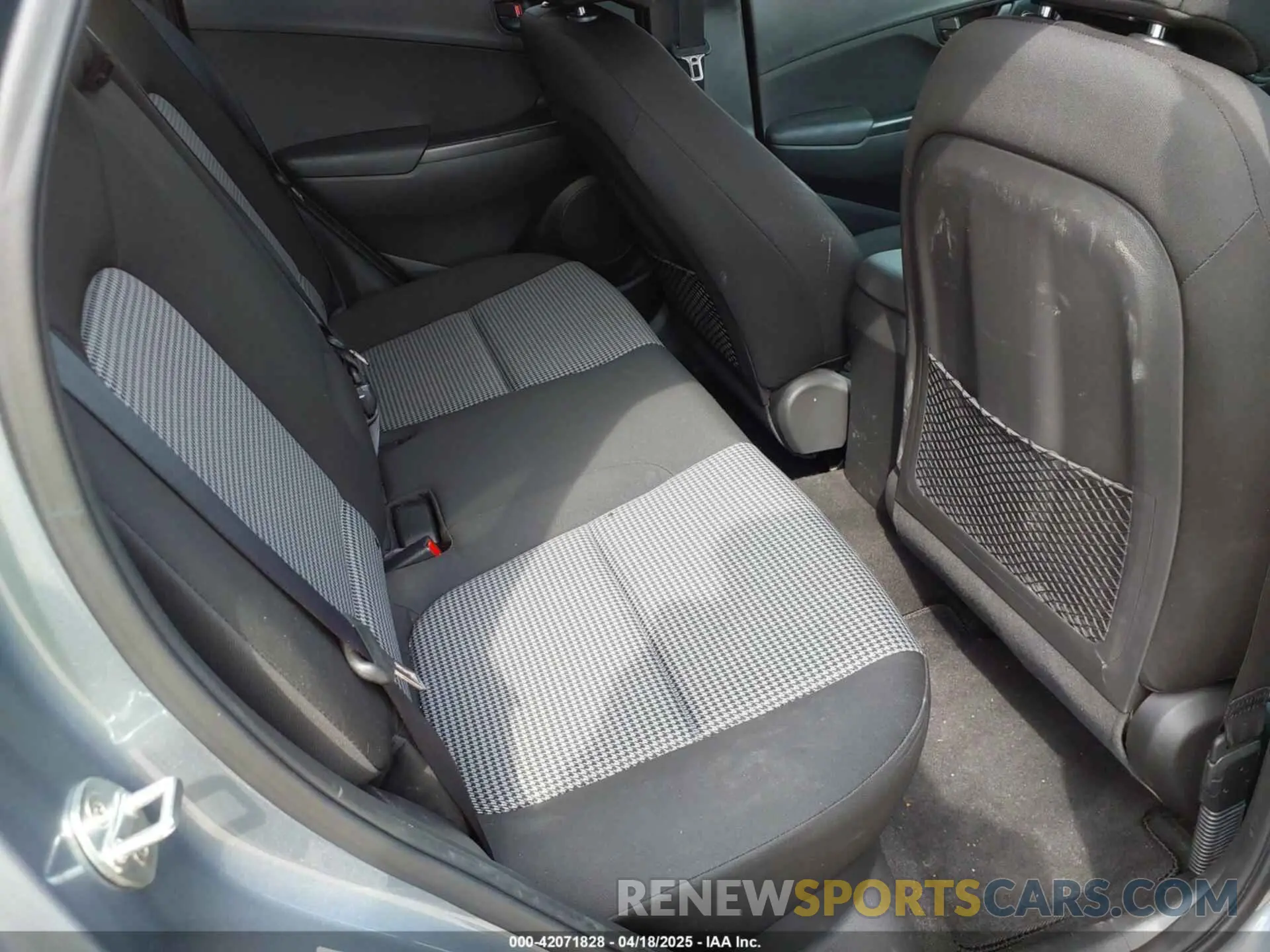 8 Photograph of a damaged car KM8K22AA0LU450469 HYUNDAI KONA 2020