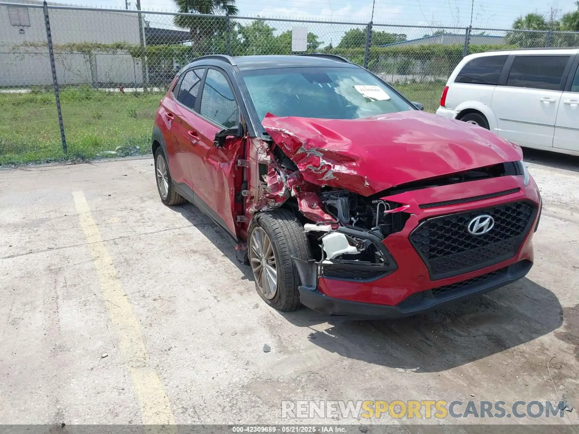 1 Photograph of a damaged car KM8K22AA2LU439411 HYUNDAI KONA 2020