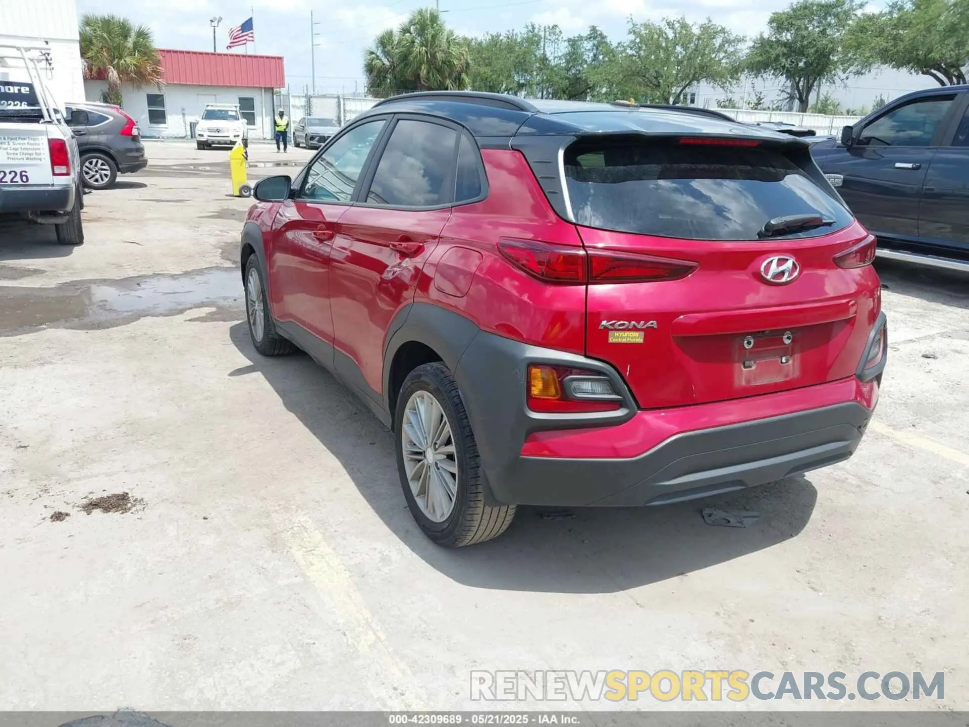 3 Photograph of a damaged car KM8K22AA2LU439411 HYUNDAI KONA 2020
