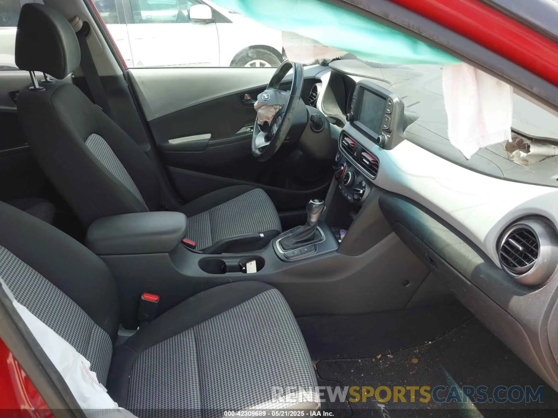 5 Photograph of a damaged car KM8K22AA2LU439411 HYUNDAI KONA 2020