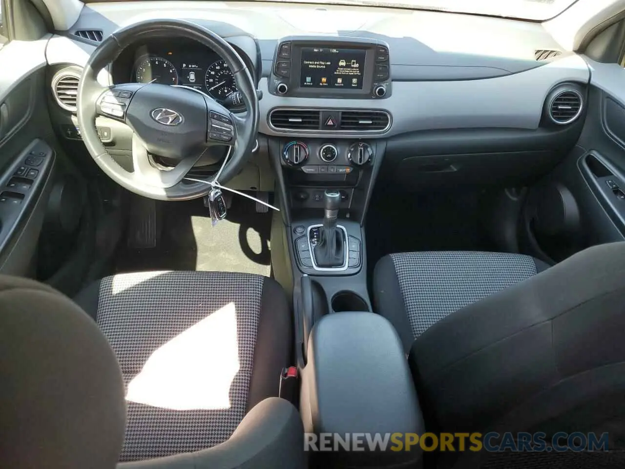 8 Photograph of a damaged car KM8K22AA2LU546894 HYUNDAI KONA 2020