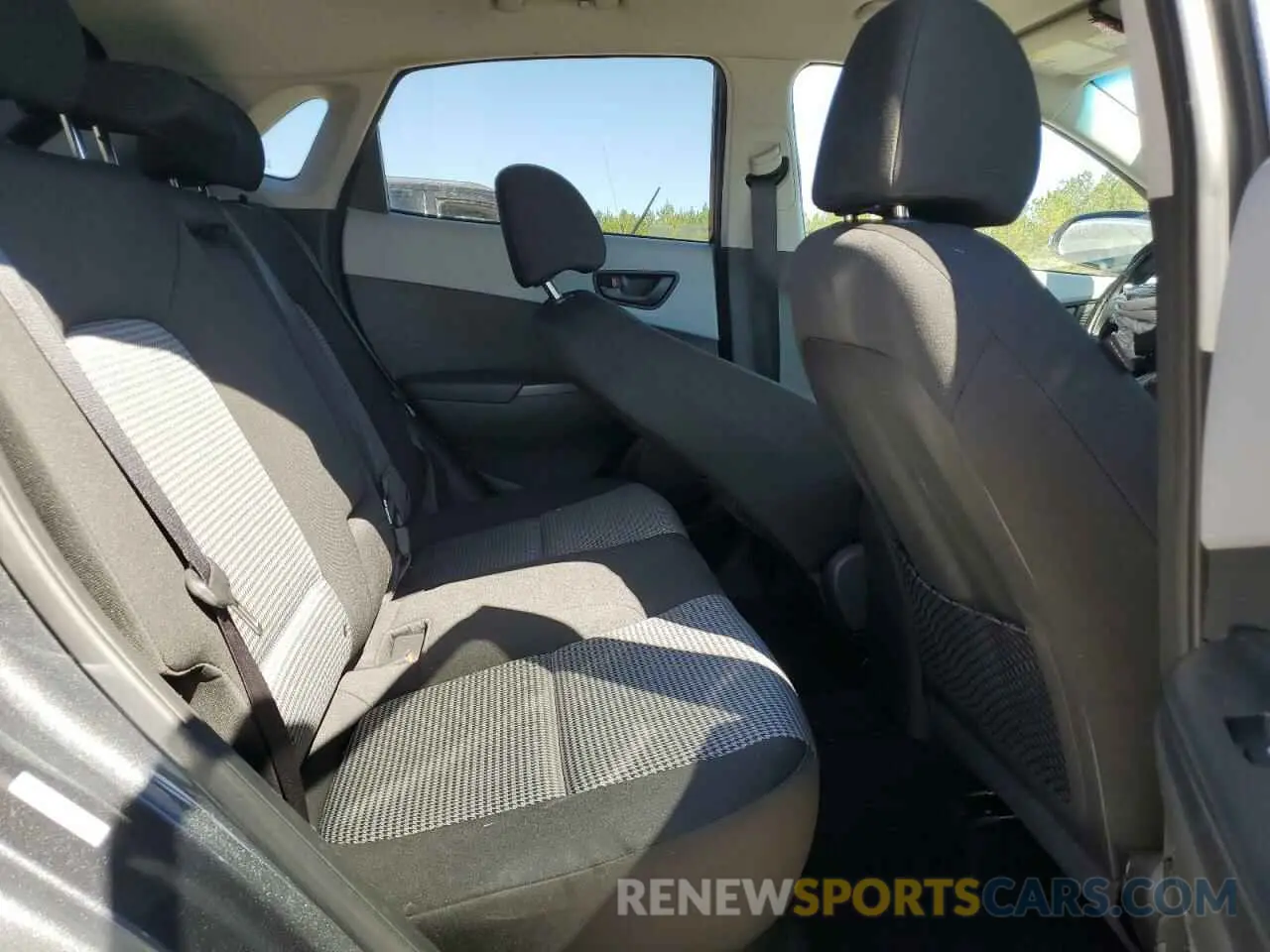10 Photograph of a damaged car KM8K22AA2LU554316 HYUNDAI KONA 2020