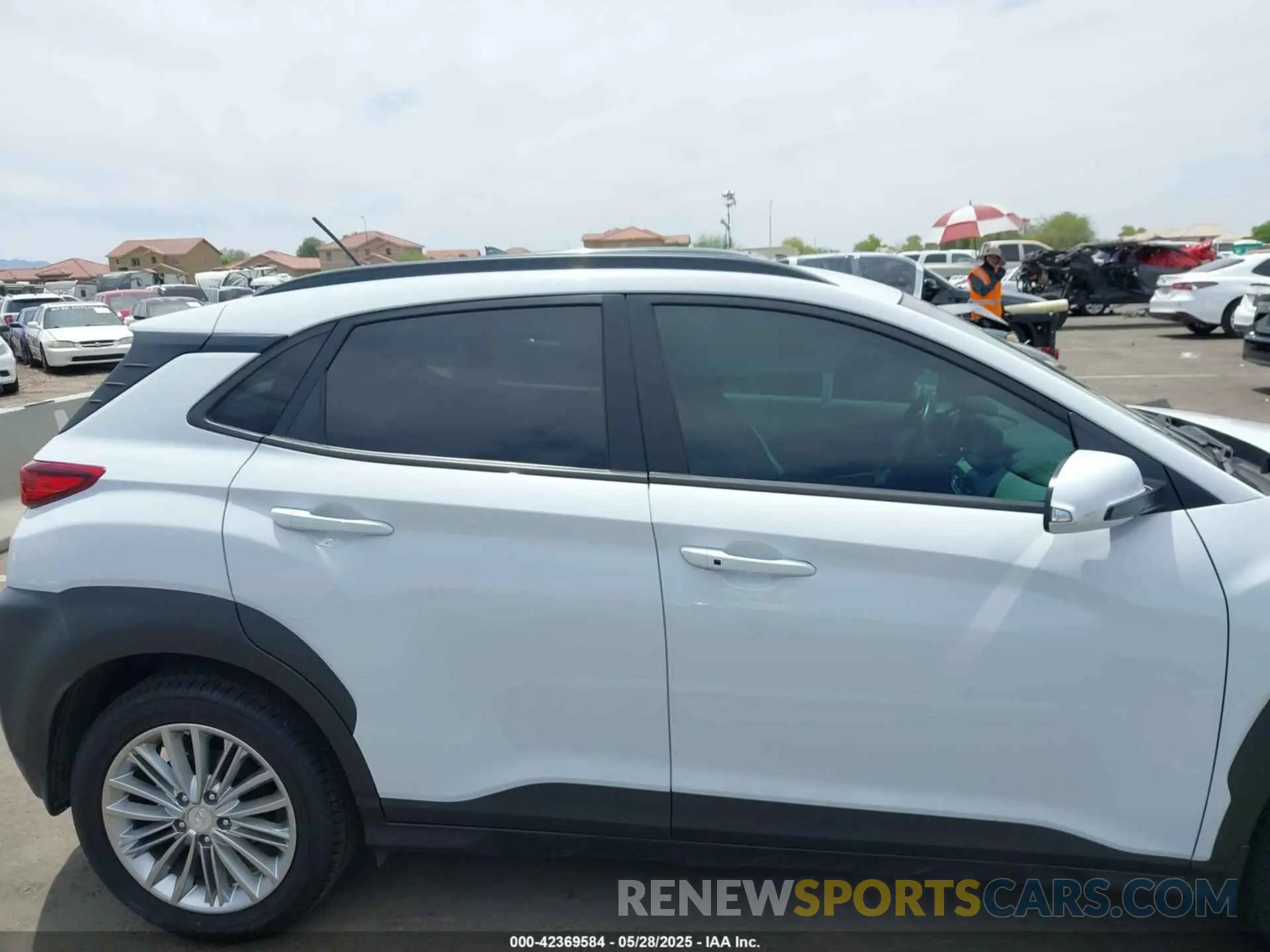 13 Photograph of a damaged car KM8K22AA3LU552610 HYUNDAI KONA 2020