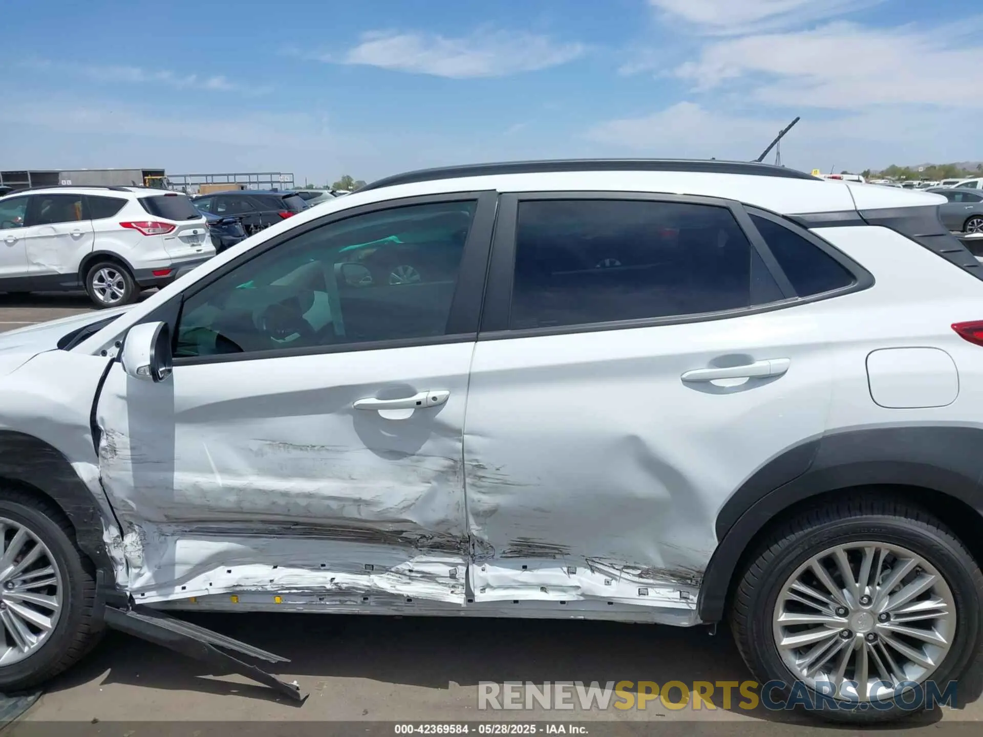 14 Photograph of a damaged car KM8K22AA3LU552610 HYUNDAI KONA 2020