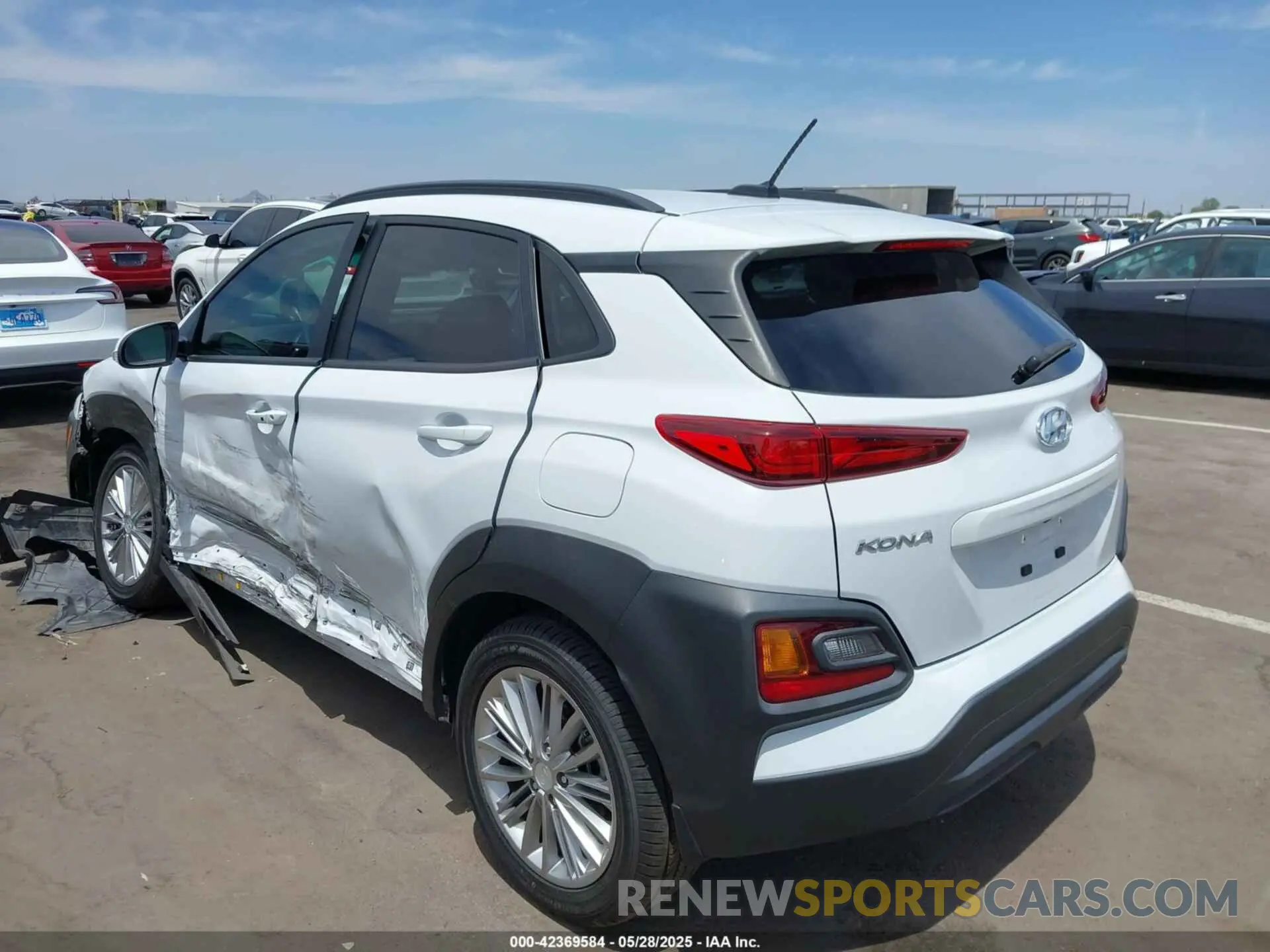 3 Photograph of a damaged car KM8K22AA3LU552610 HYUNDAI KONA 2020