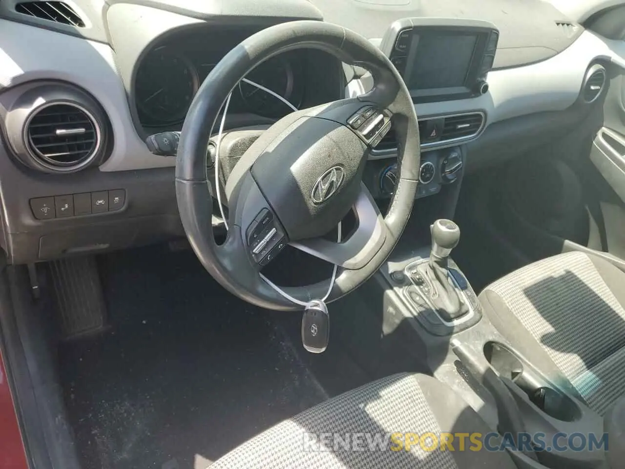 8 Photograph of a damaged car KM8K22AA5LU580912 HYUNDAI KONA 2020