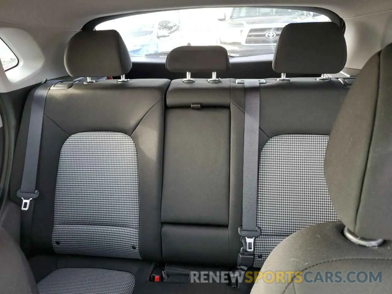 10 Photograph of a damaged car KM8K22AA6LU409554 HYUNDAI KONA 2020