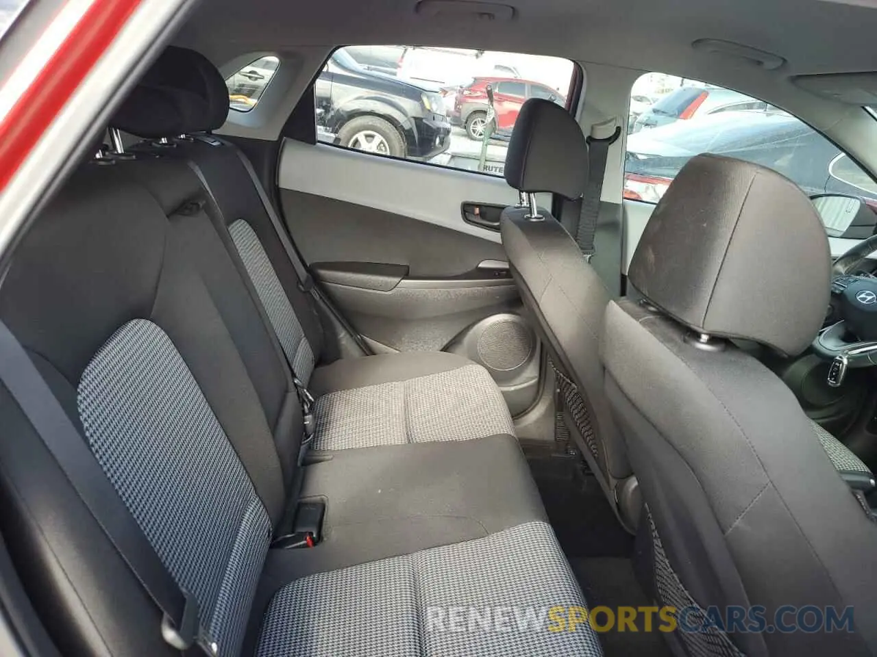 11 Photograph of a damaged car KM8K22AA6LU409554 HYUNDAI KONA 2020