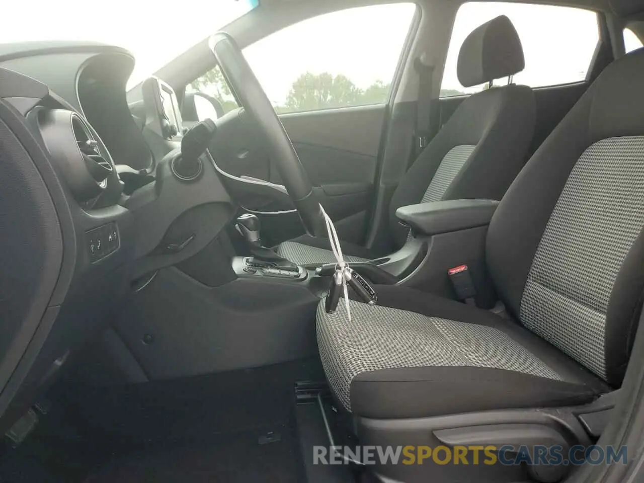 7 Photograph of a damaged car KM8K22AA6LU410459 HYUNDAI KONA 2020