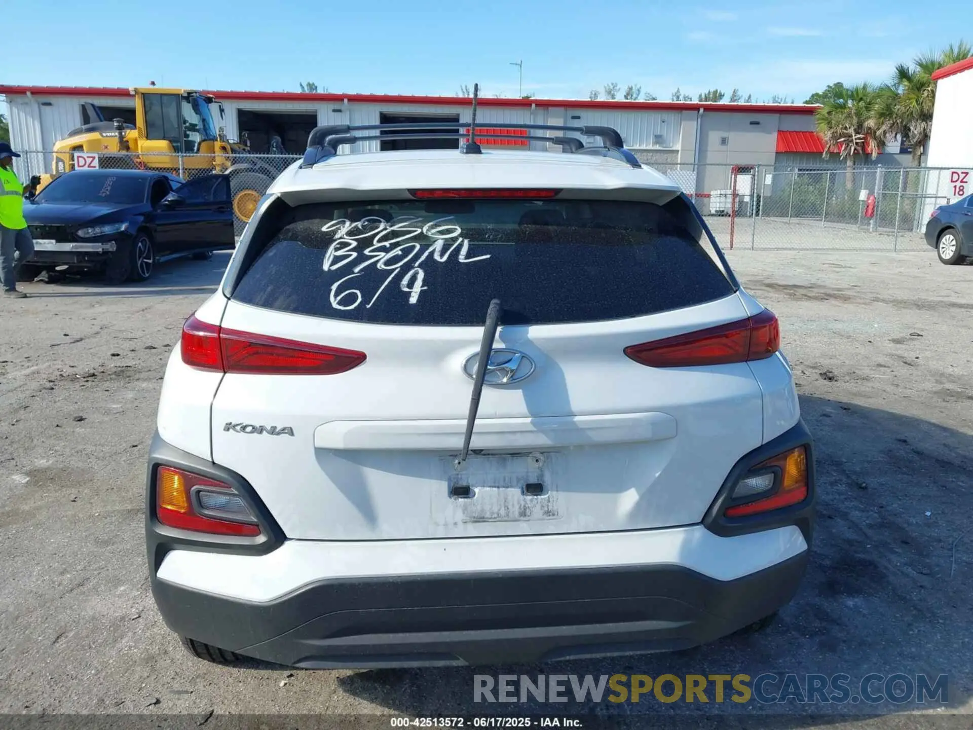 16 Photograph of a damaged car KM8K22AA6LU509086 HYUNDAI KONA 2020