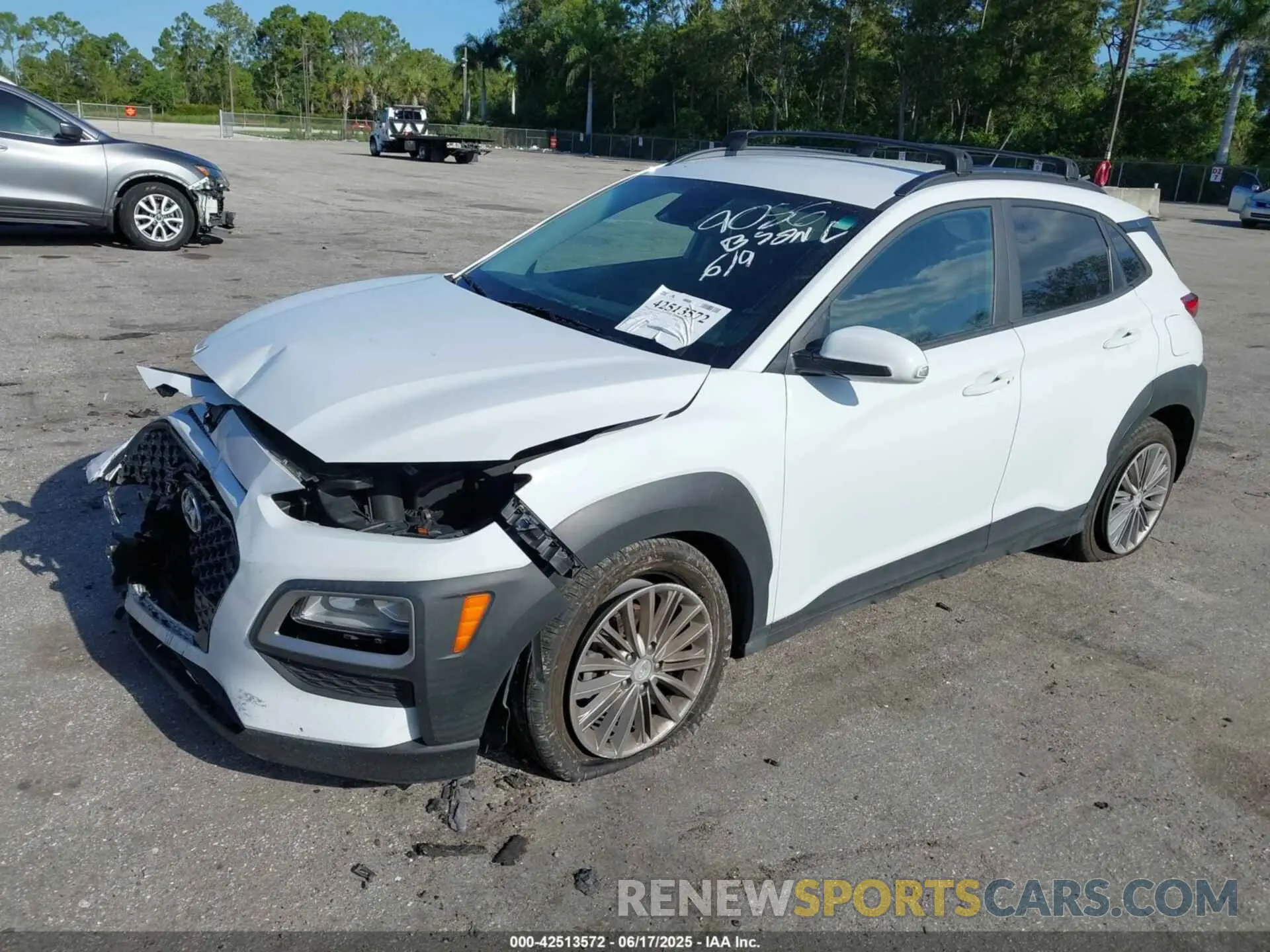 2 Photograph of a damaged car KM8K22AA6LU509086 HYUNDAI KONA 2020