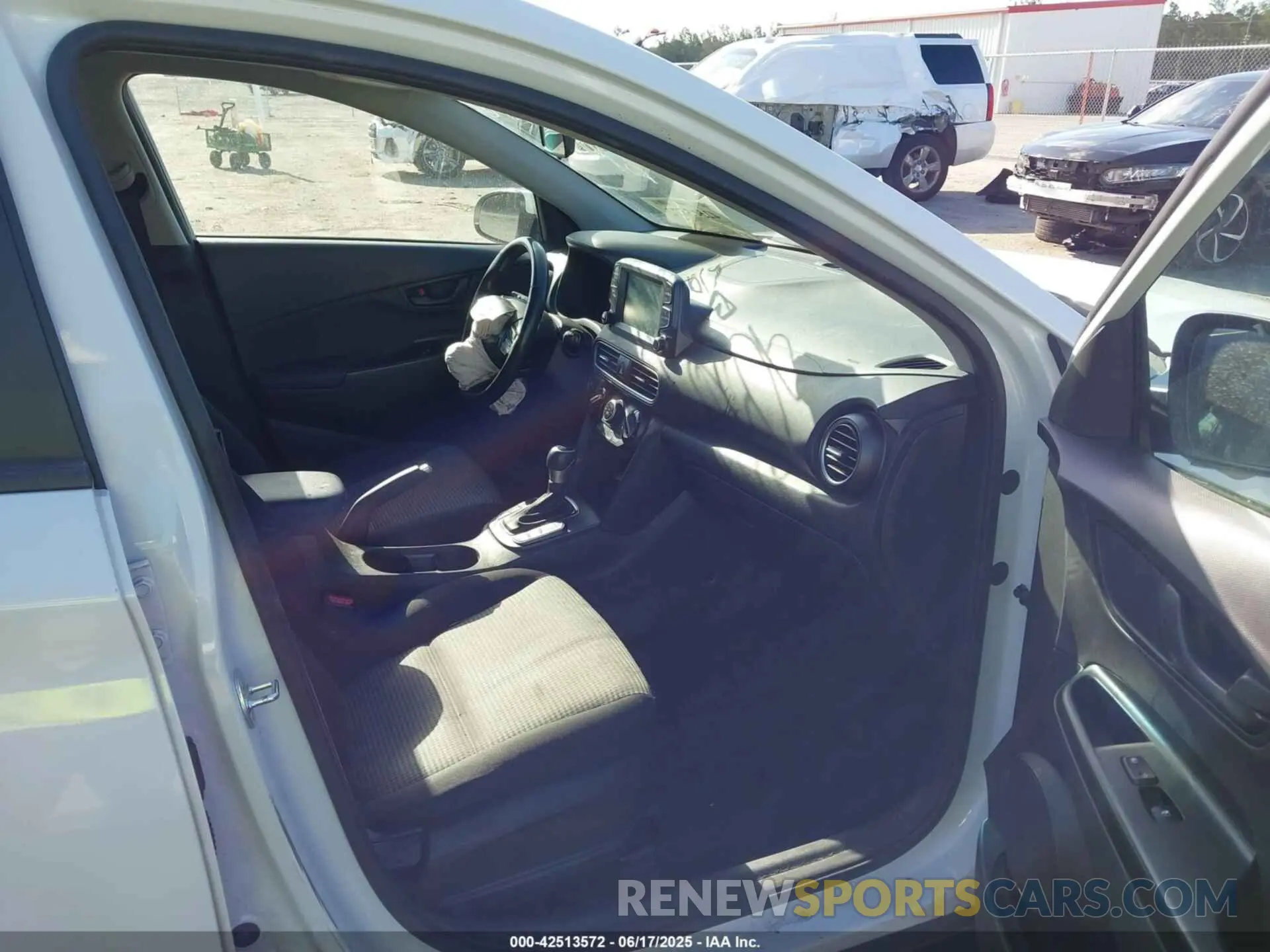 5 Photograph of a damaged car KM8K22AA6LU509086 HYUNDAI KONA 2020