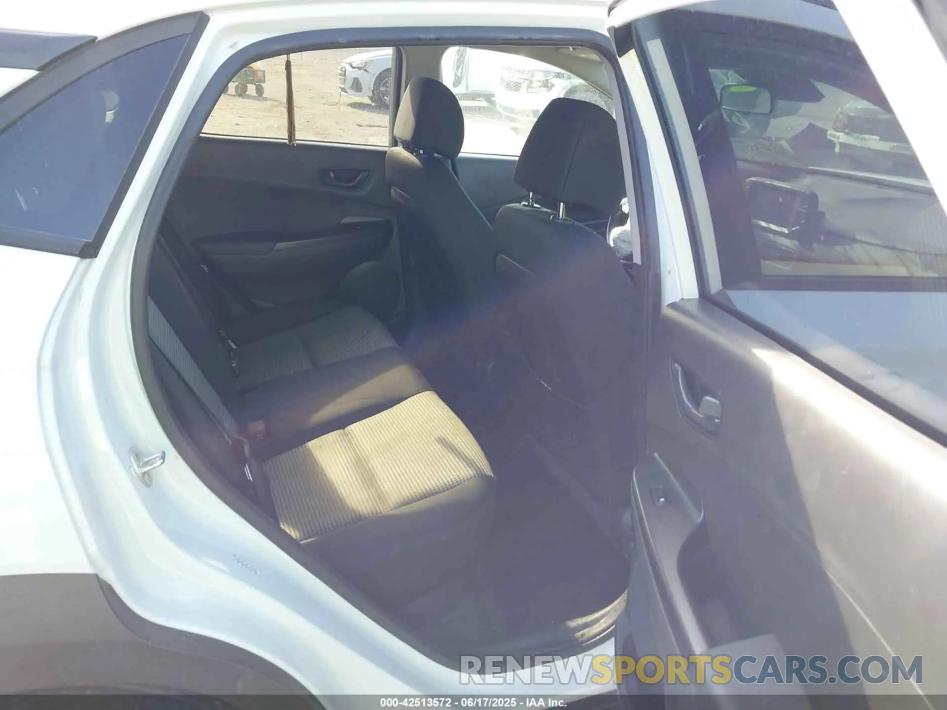 8 Photograph of a damaged car KM8K22AA6LU509086 HYUNDAI KONA 2020