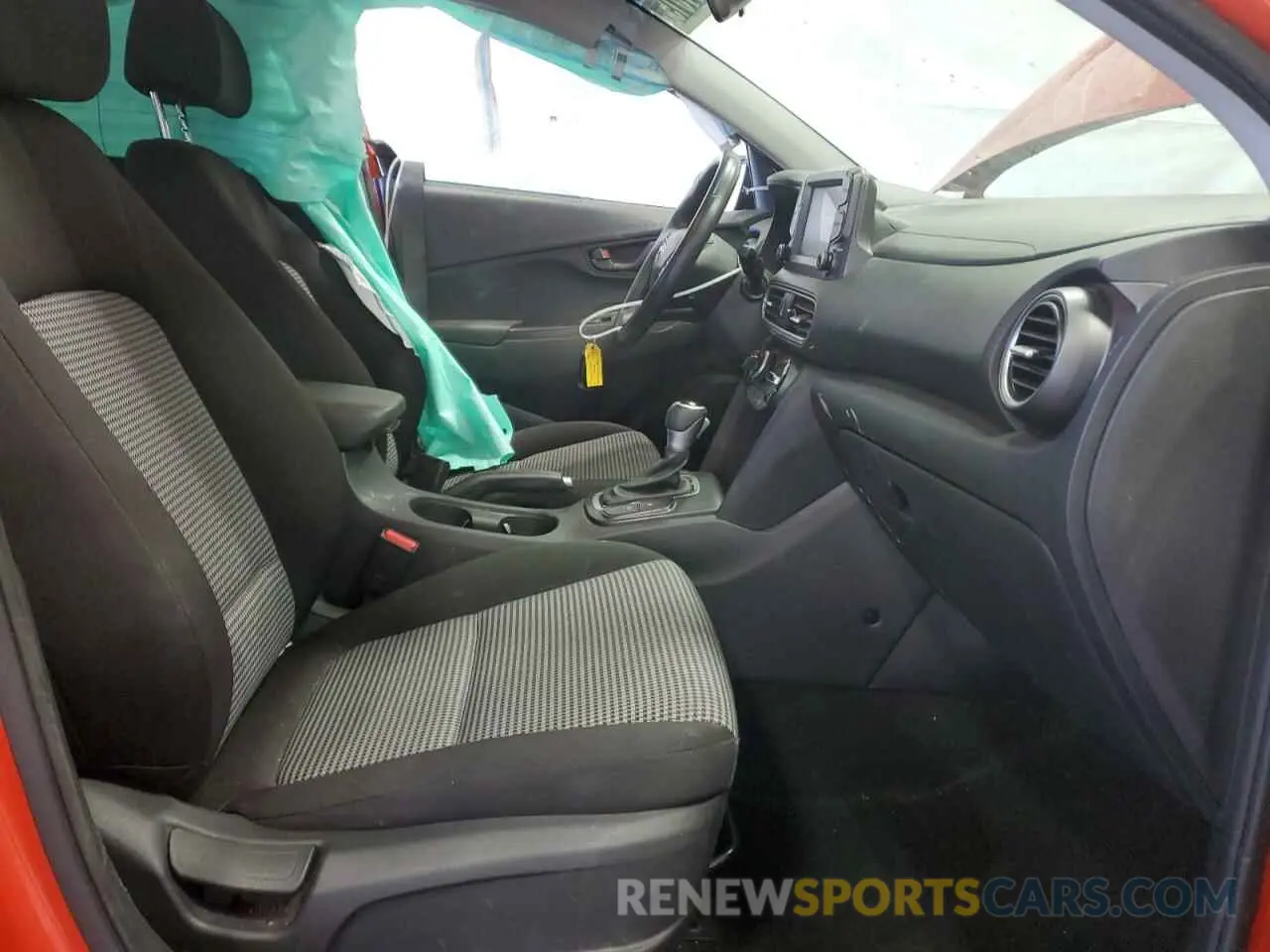 7 Photograph of a damaged car KM8K22AA7LU406002 HYUNDAI KONA 2020