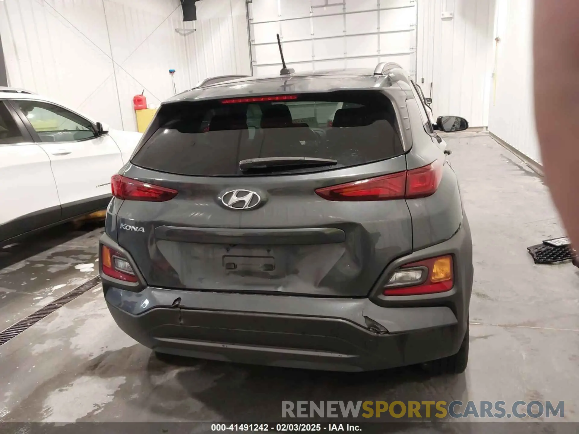 17 Photograph of a damaged car KM8K22AA7LU515074 HYUNDAI KONA 2020