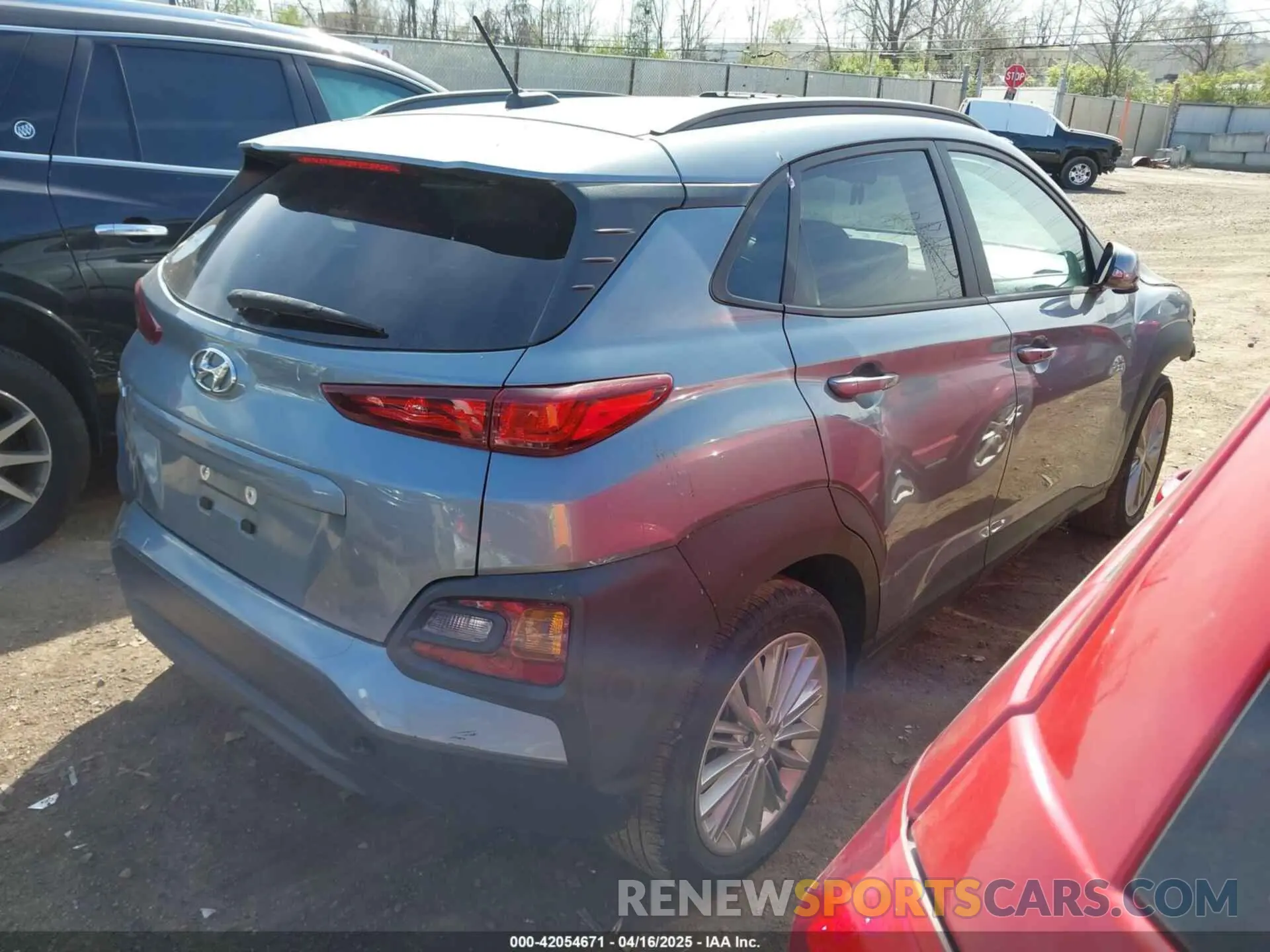 4 Photograph of a damaged car KM8K22AA8LU463647 HYUNDAI KONA 2020