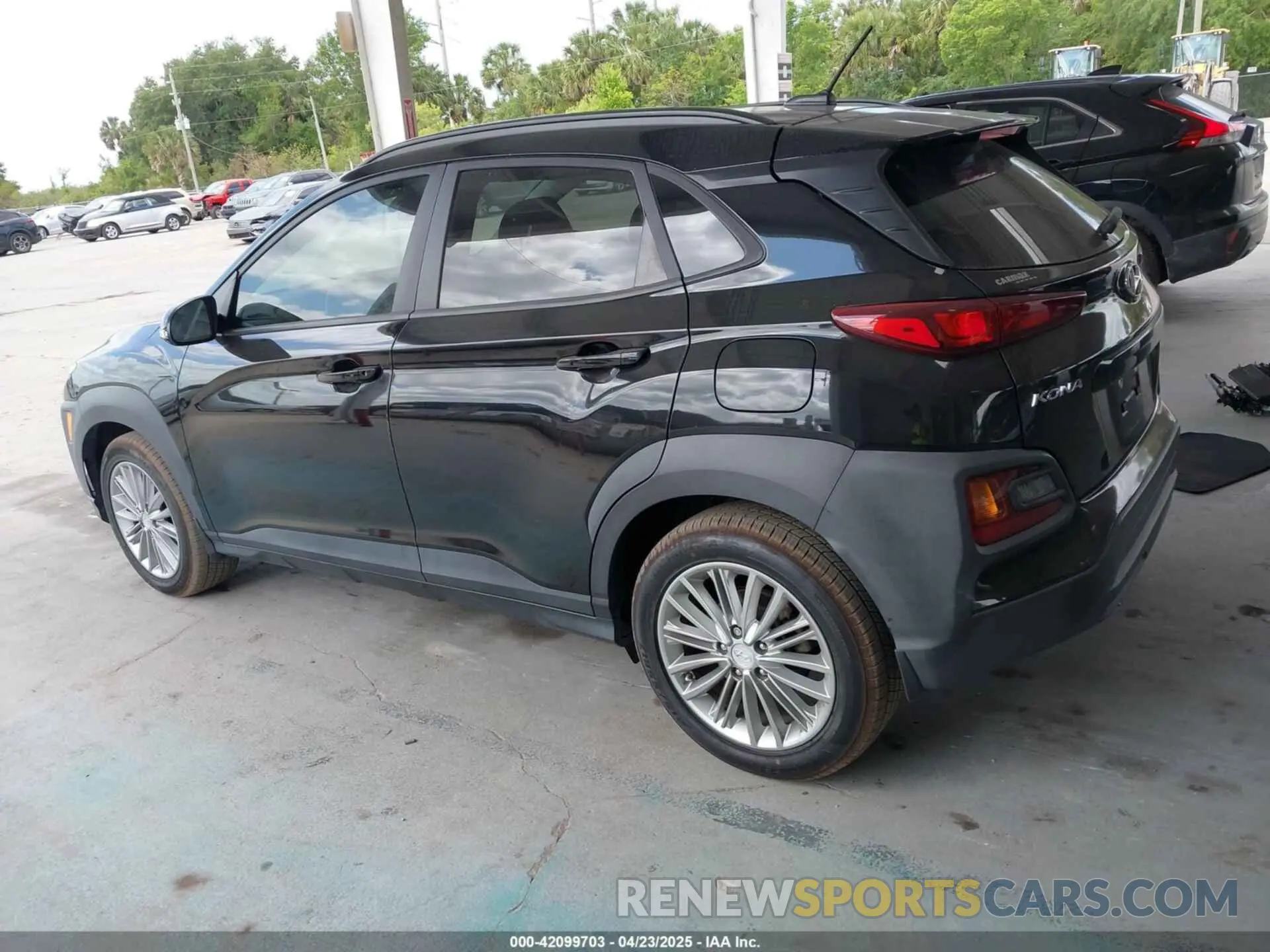 13 Photograph of a damaged car KM8K22AA9LU448641 HYUNDAI KONA 2020