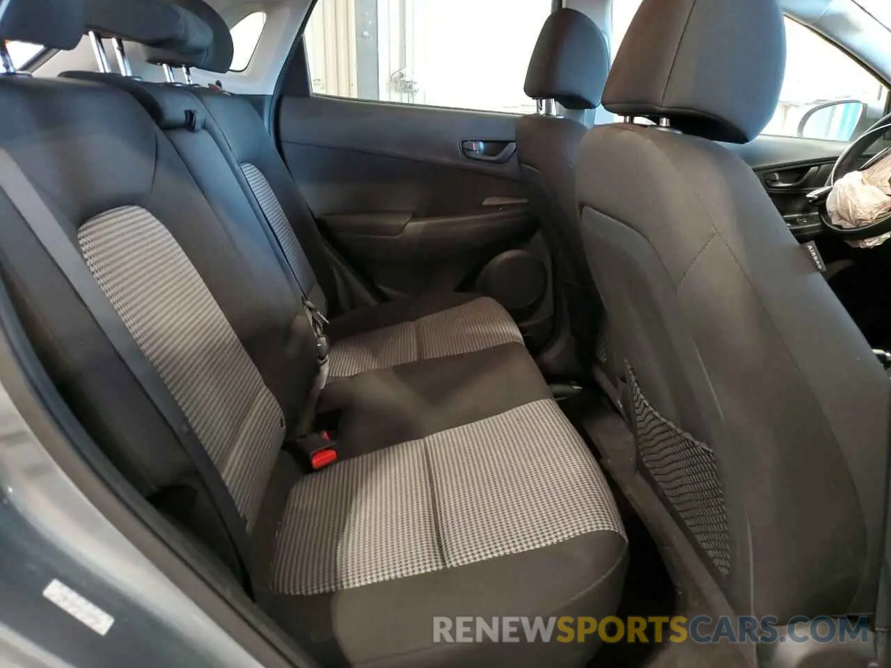 11 Photograph of a damaged car KM8K22AAXLU399952 HYUNDAI KONA 2020