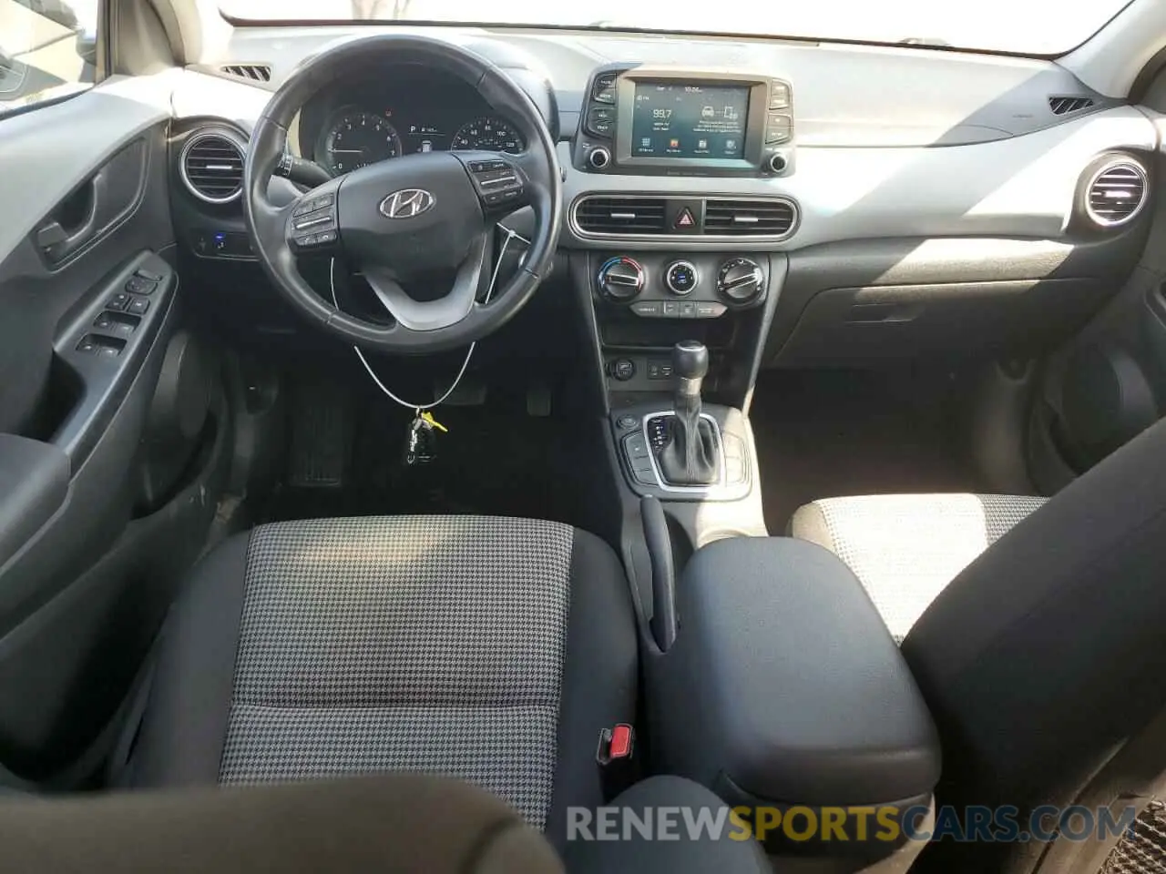 8 Photograph of a damaged car KM8K22AAXLU405538 HYUNDAI KONA 2020