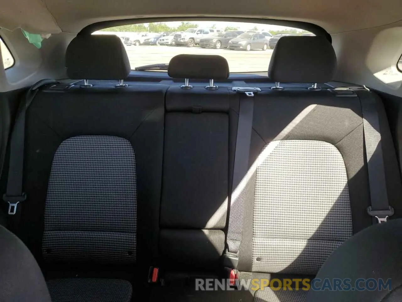10 Photograph of a damaged car KM8K22AAXLU413686 HYUNDAI KONA 2020
