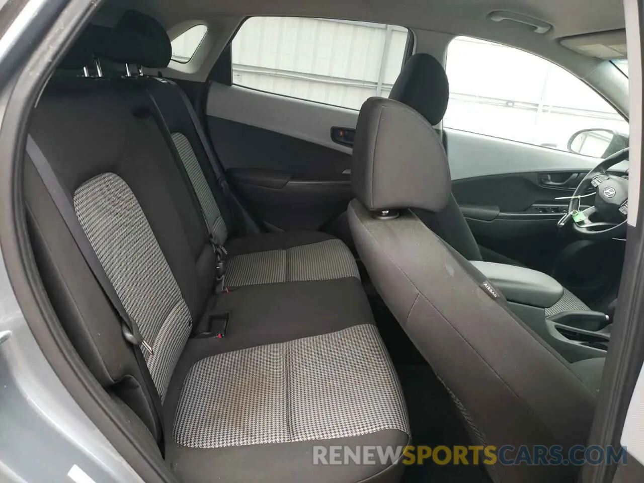 10 Photograph of a damaged car KM8K22AAXLU513058 HYUNDAI KONA 2020