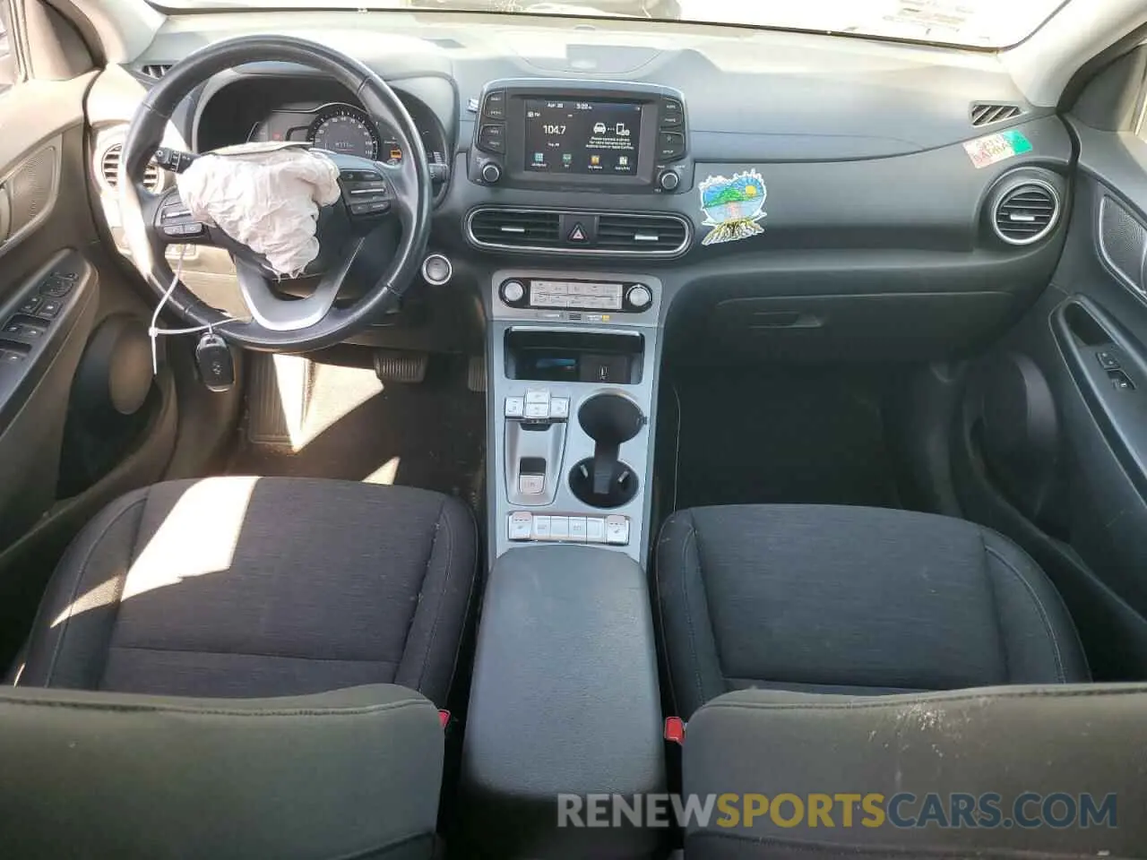 8 Photograph of a damaged car KM8K23AG0LU063415 HYUNDAI KONA 2020