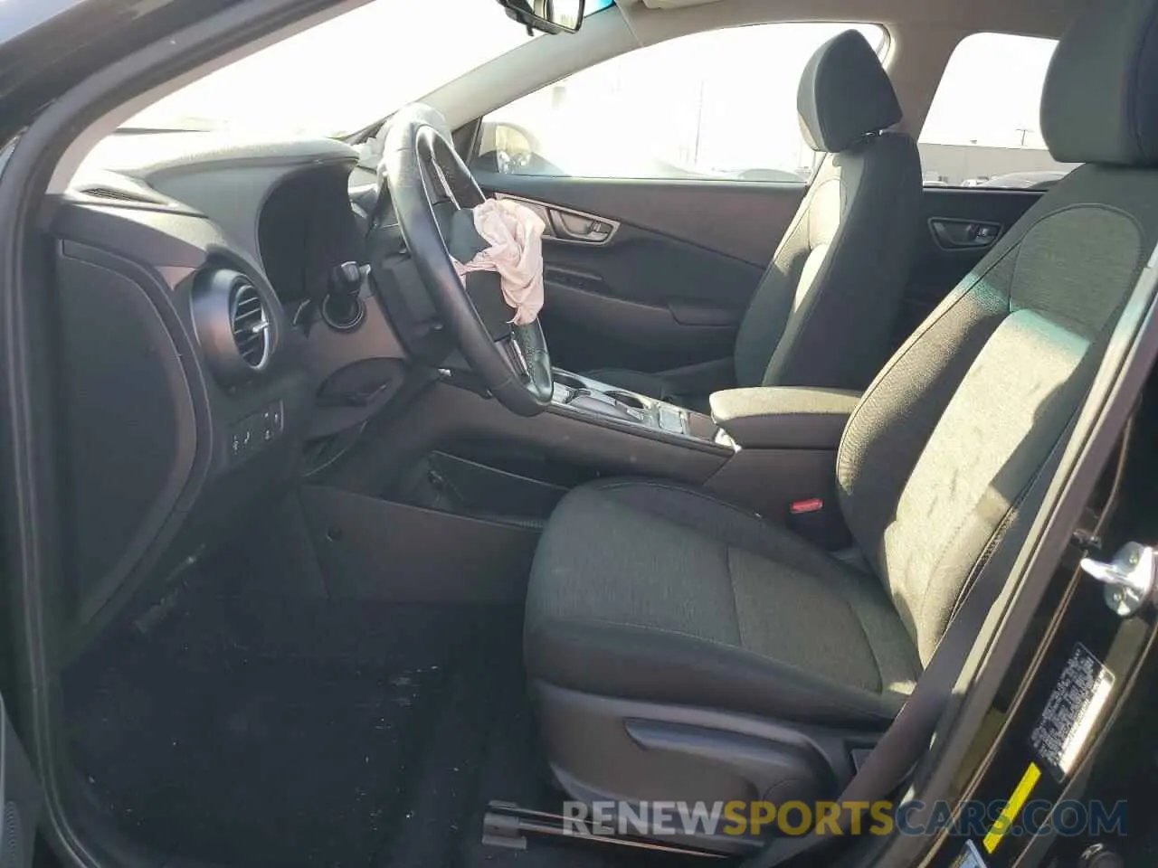 7 Photograph of a damaged car KM8K23AG8LU069771 HYUNDAI KONA 2020