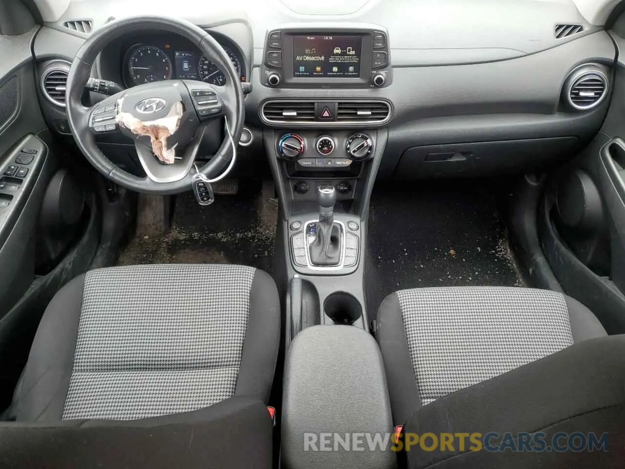 8 Photograph of a damaged car KM8K2CAA0LU421690 HYUNDAI KONA 2020