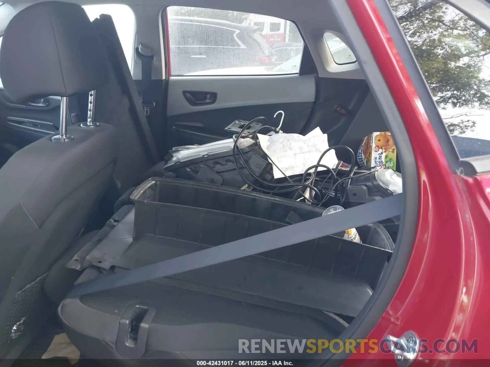 8 Photograph of a damaged car KM8K2CAA0LU477774 HYUNDAI KONA 2020
