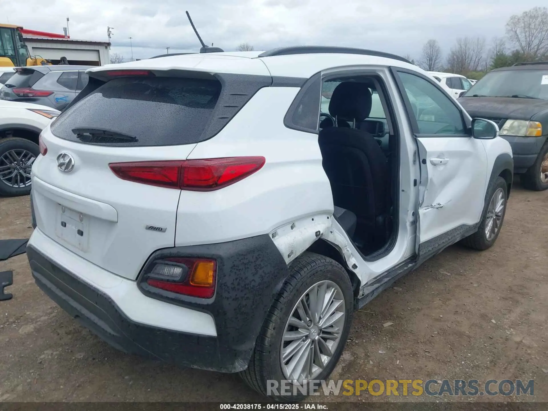 4 Photograph of a damaged car KM8K2CAA0LU569113 HYUNDAI KONA 2020