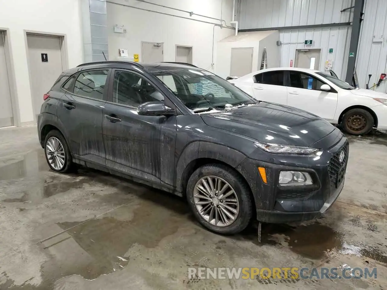 4 Photograph of a damaged car KM8K2CAA0LU582587 HYUNDAI KONA 2020