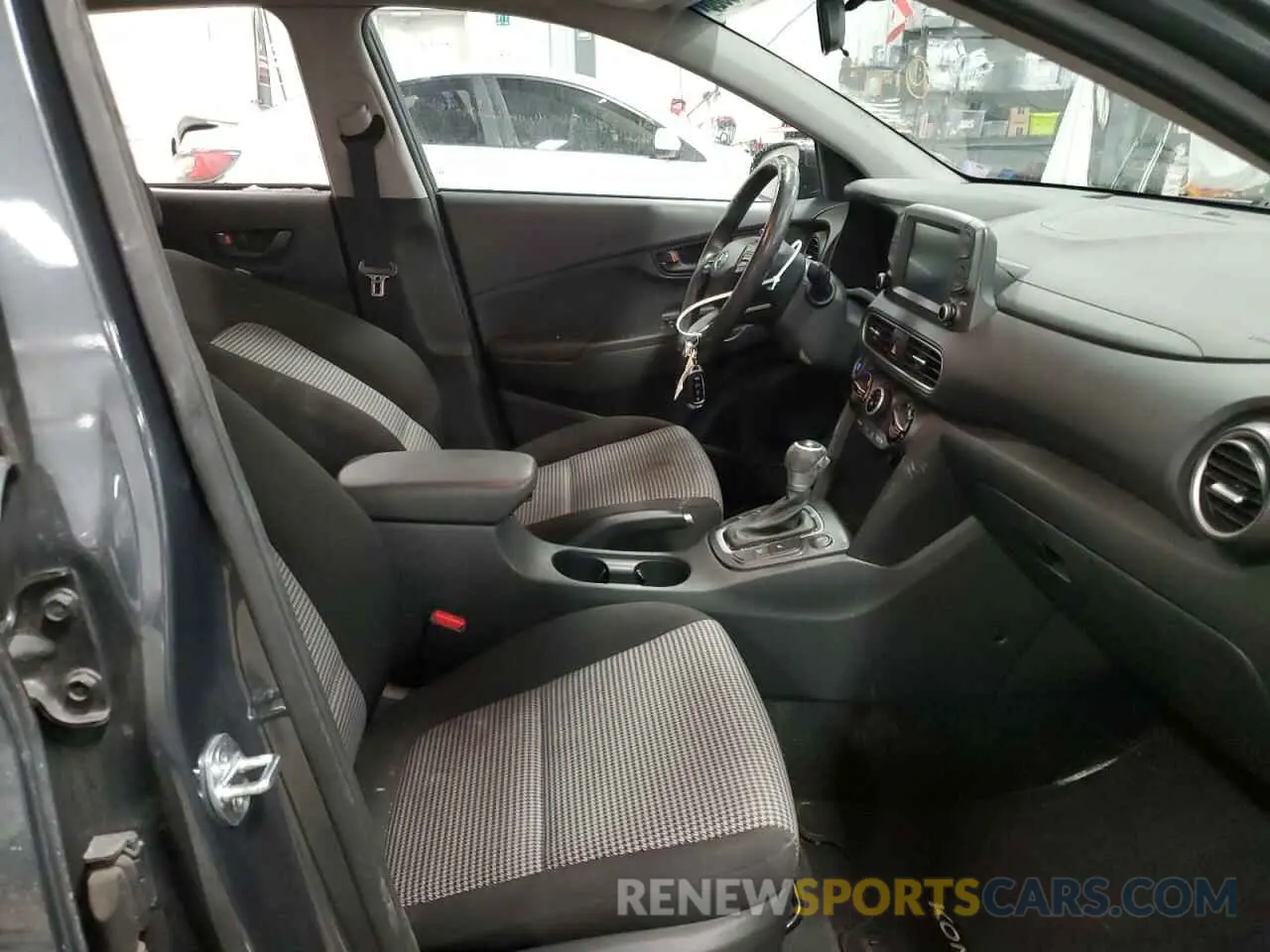 7 Photograph of a damaged car KM8K2CAA0LU582587 HYUNDAI KONA 2020