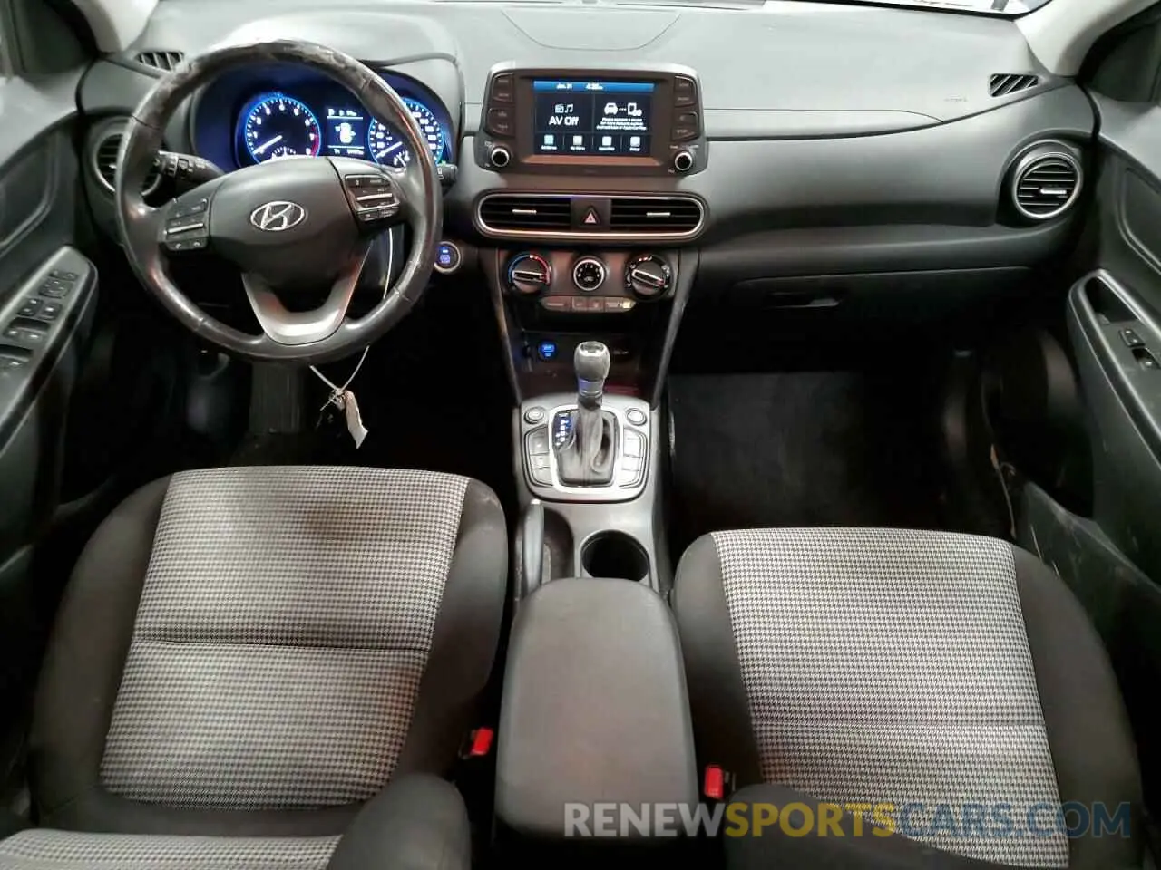 8 Photograph of a damaged car KM8K2CAA0LU582587 HYUNDAI KONA 2020