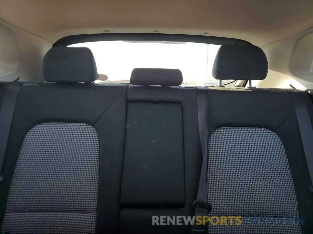 10 Photograph of a damaged car KM8K2CAA0LU583223 HYUNDAI KONA 2020