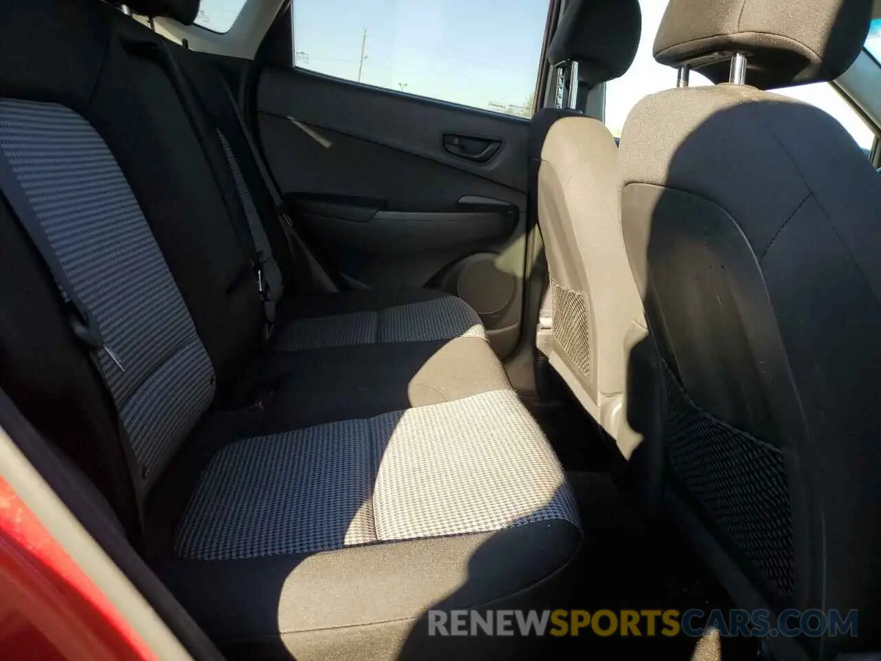 11 Photograph of a damaged car KM8K2CAA0LU583223 HYUNDAI KONA 2020