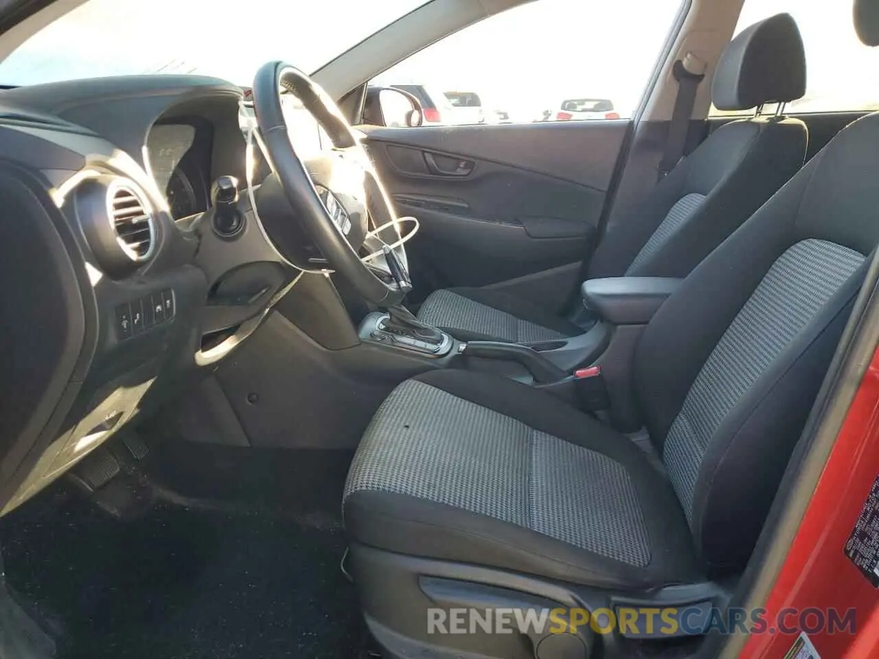 7 Photograph of a damaged car KM8K2CAA0LU583223 HYUNDAI KONA 2020
