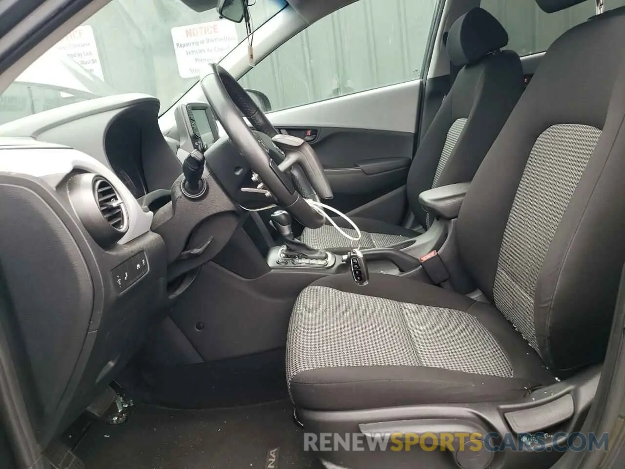 7 Photograph of a damaged car KM8K2CAA2LU454495 HYUNDAI KONA 2020