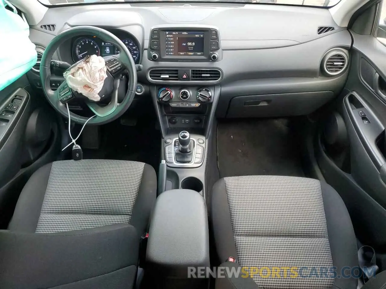 8 Photograph of a damaged car KM8K2CAA2LU532631 HYUNDAI KONA 2020