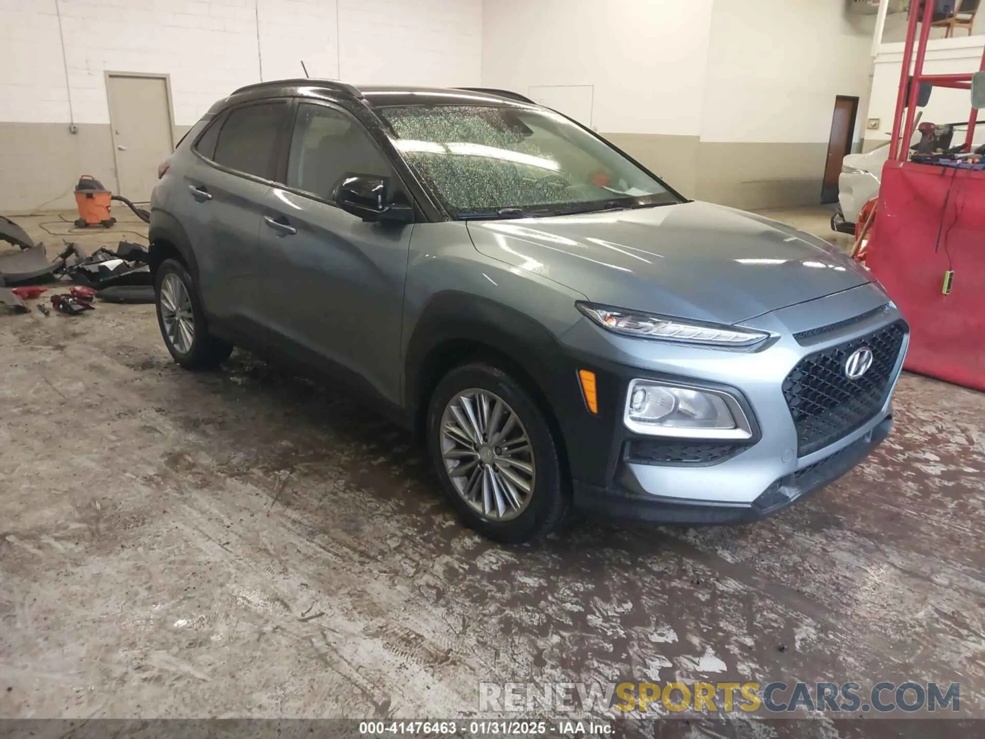 1 Photograph of a damaged car KM8K2CAA3LU402888 HYUNDAI KONA 2020