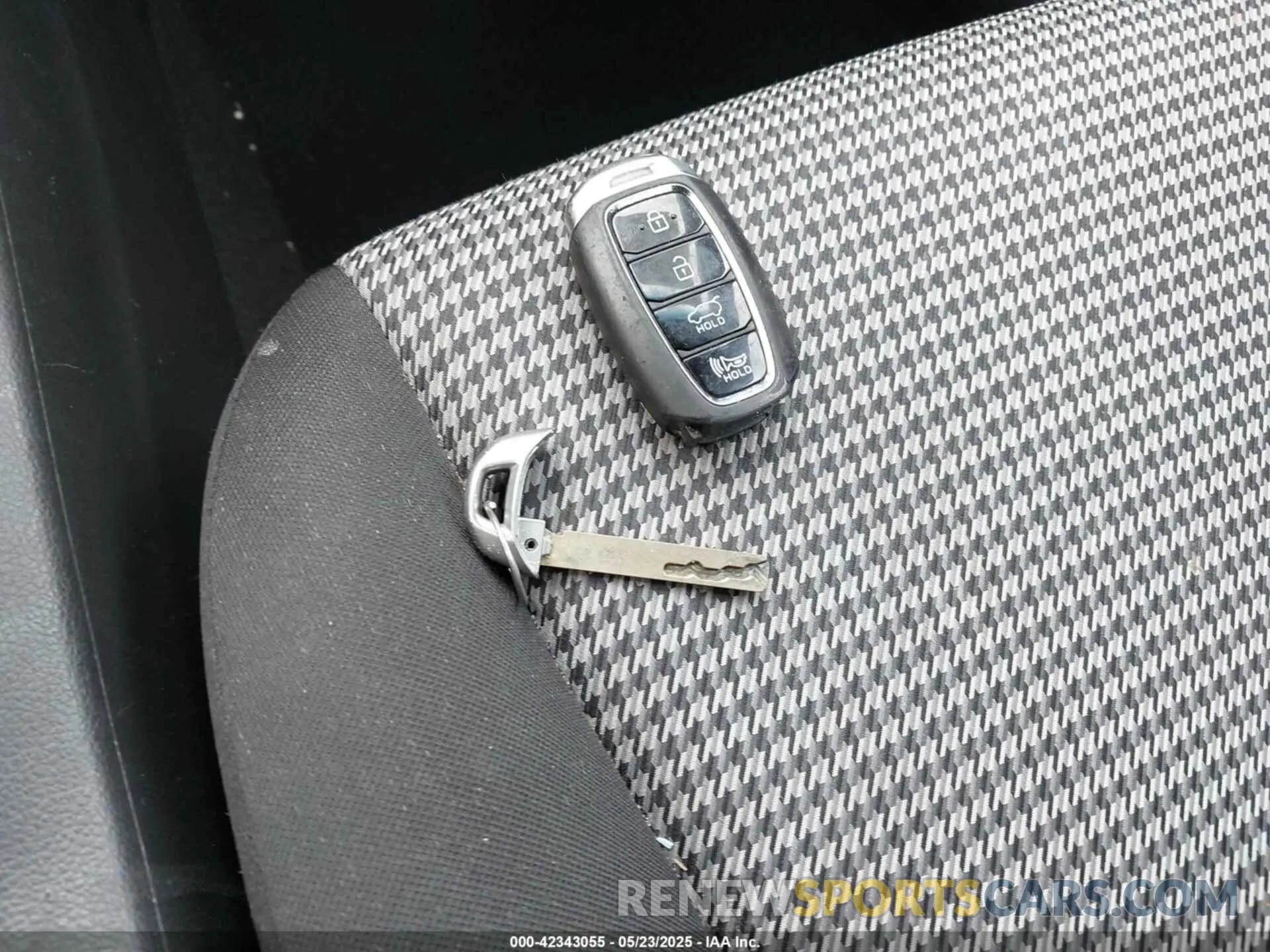 11 Photograph of a damaged car KM8K2CAA3LU471256 HYUNDAI KONA 2020