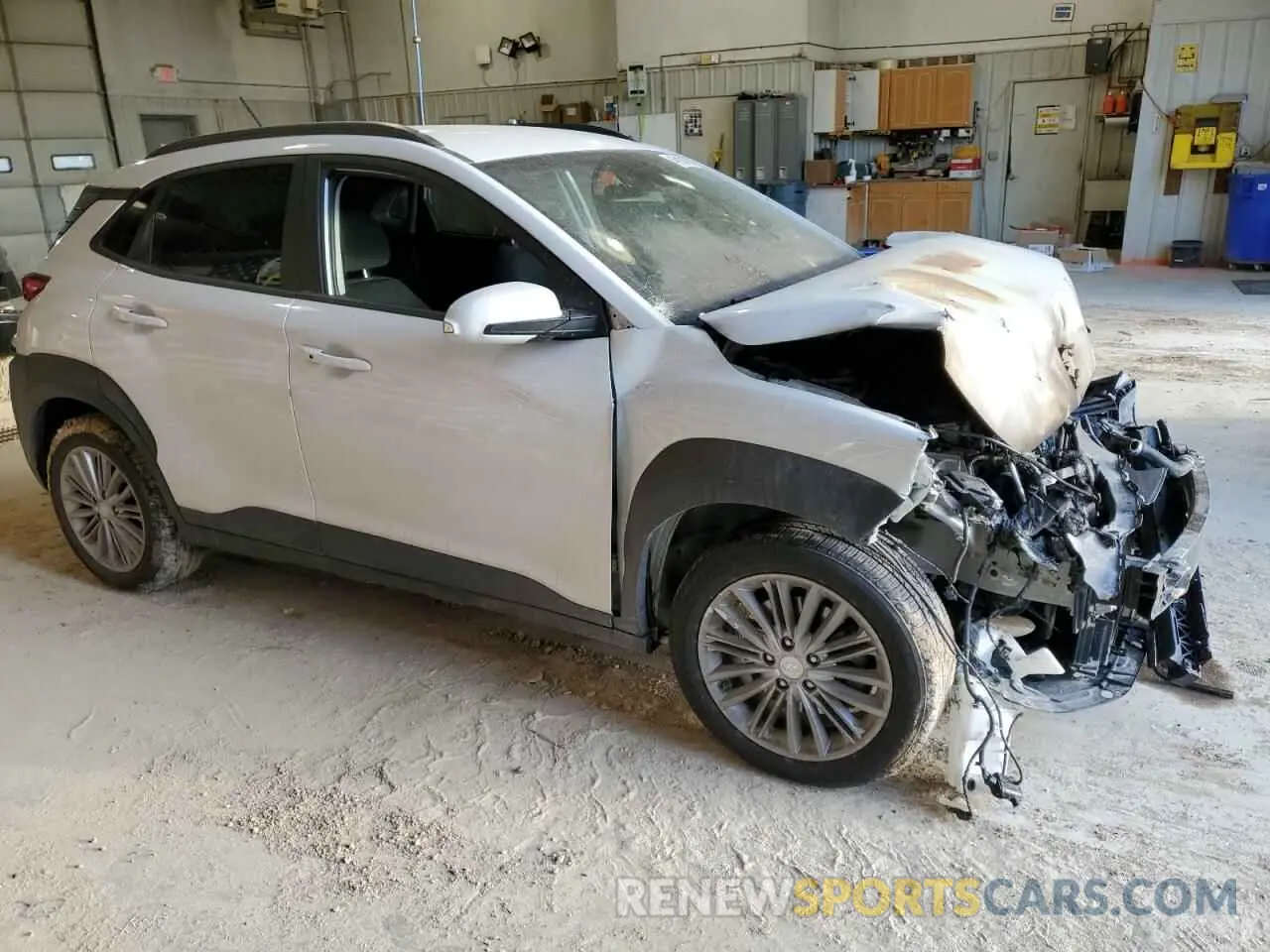 4 Photograph of a damaged car KM8K2CAA3LU504188 HYUNDAI KONA 2020