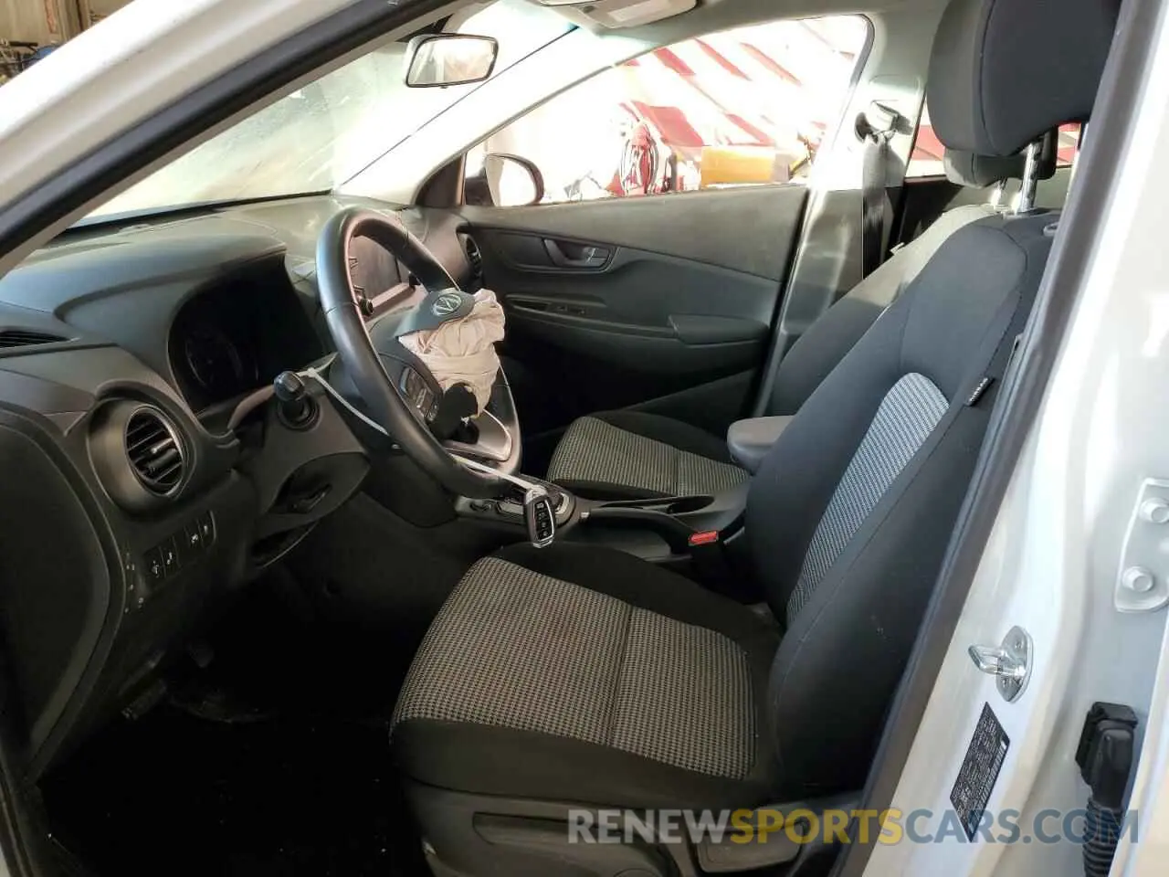 7 Photograph of a damaged car KM8K2CAA3LU504188 HYUNDAI KONA 2020