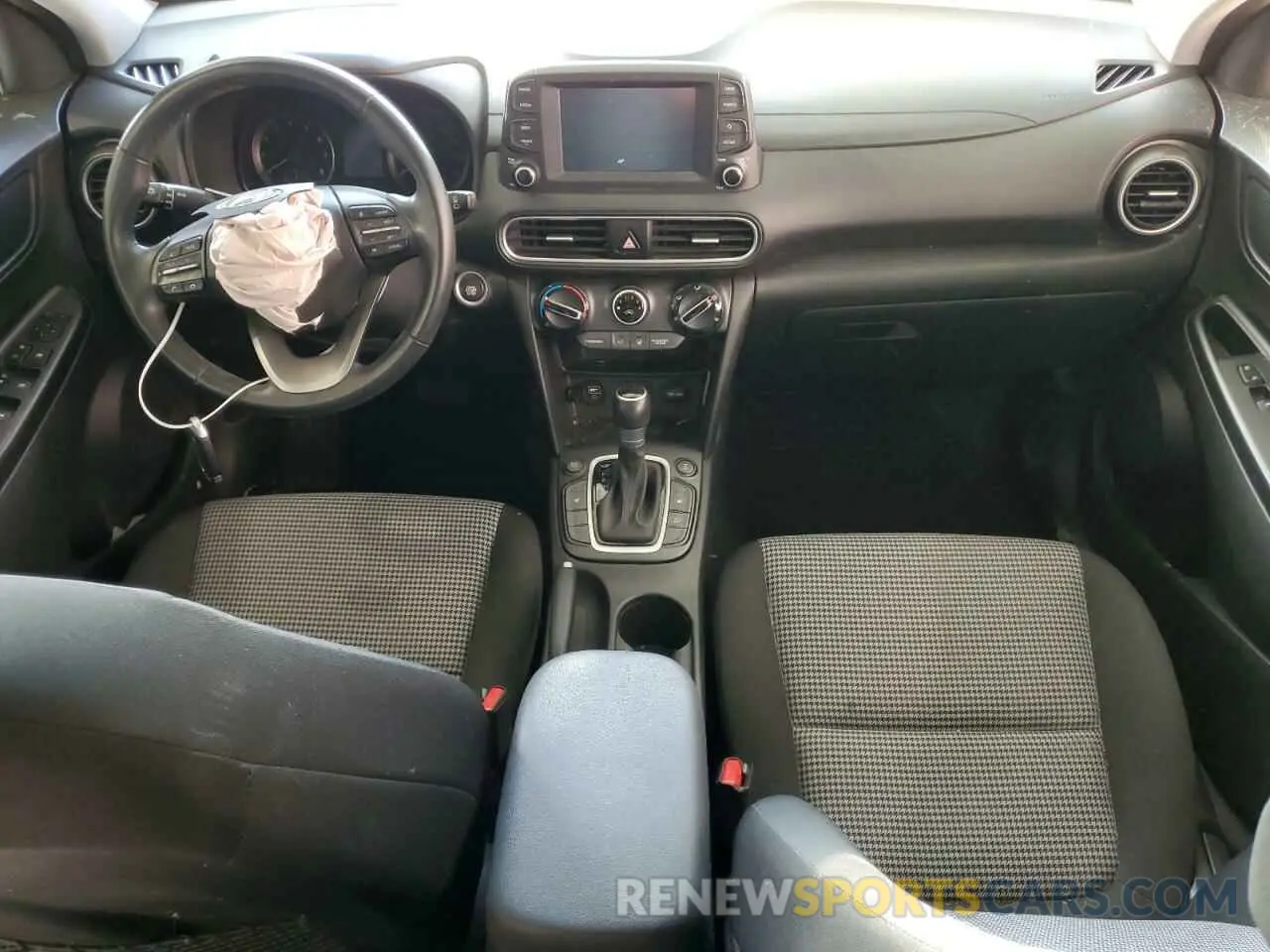 8 Photograph of a damaged car KM8K2CAA3LU504188 HYUNDAI KONA 2020
